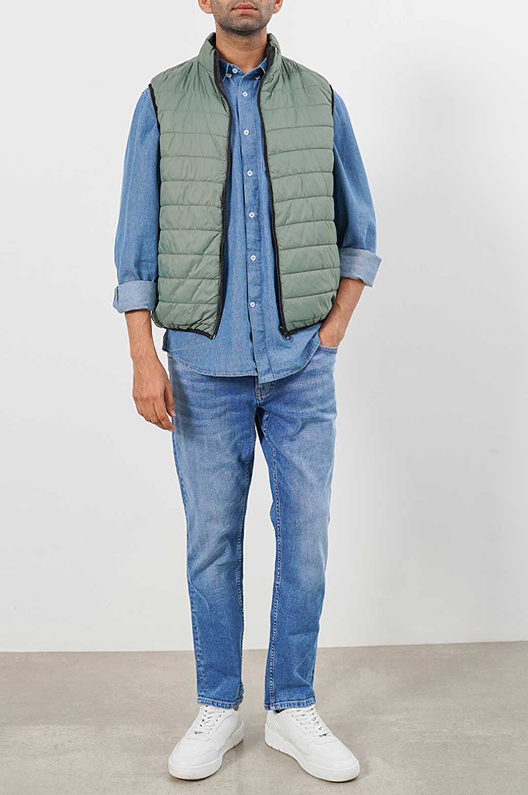 BLACK LIGHTWEIGHT REVERSIBLE GILET
