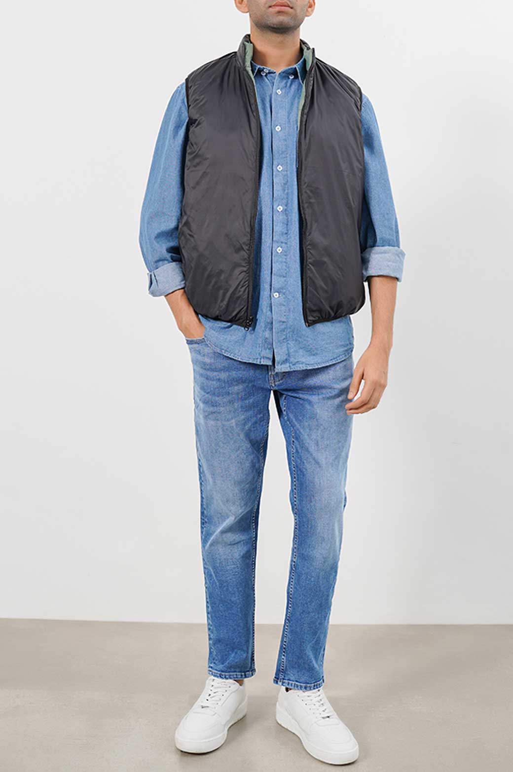 BLACK LIGHTWEIGHT REVERSIBLE GILET