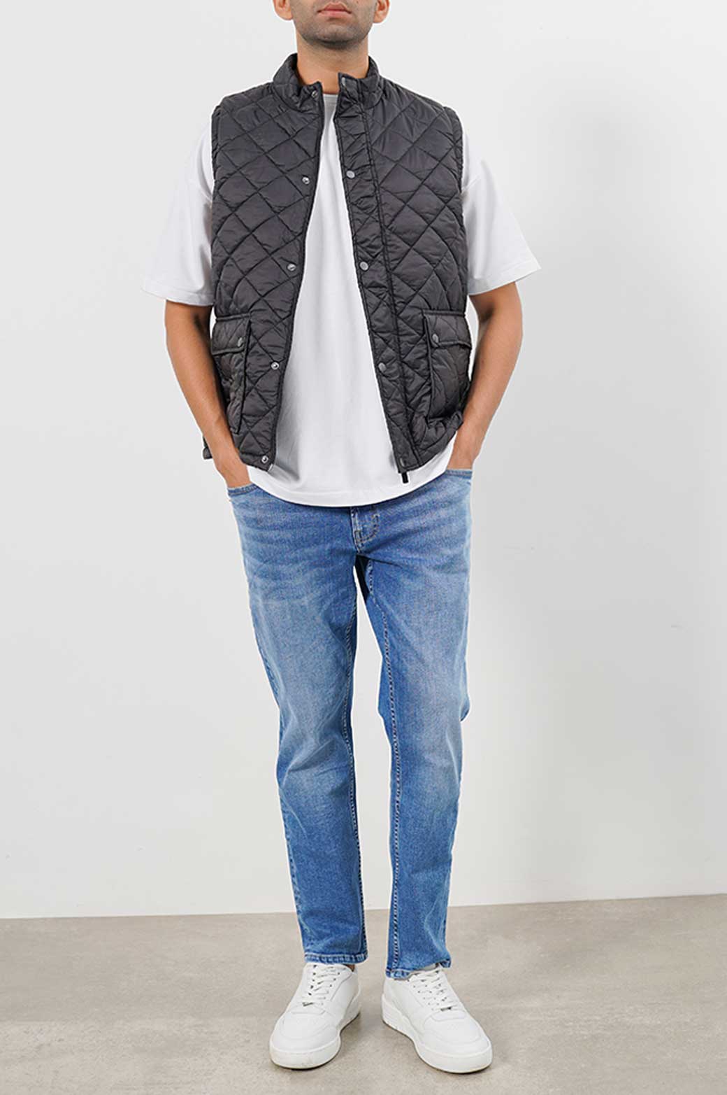 BLACK LIGHTWEIGHT QUILTED GILET