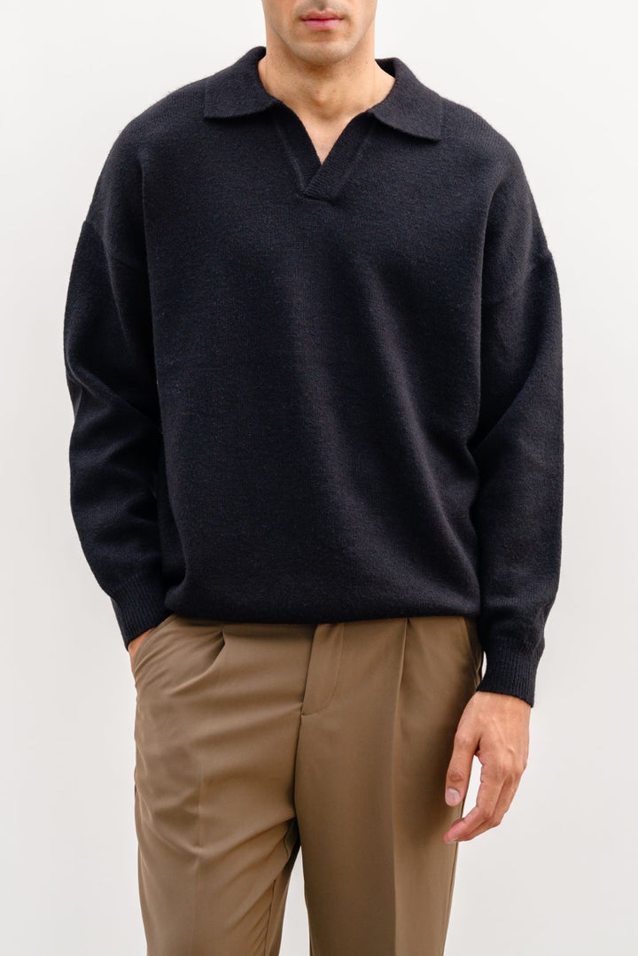 BLACK RELAXED POLO SWEATER