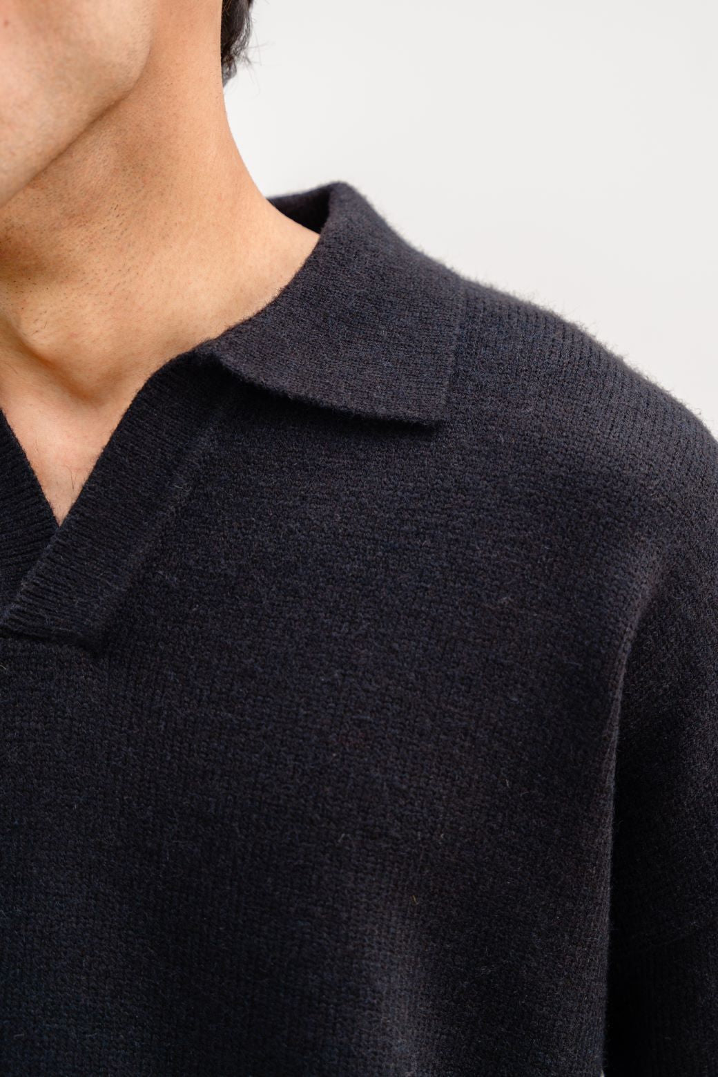 BLACK RELAXED POLO SWEATER