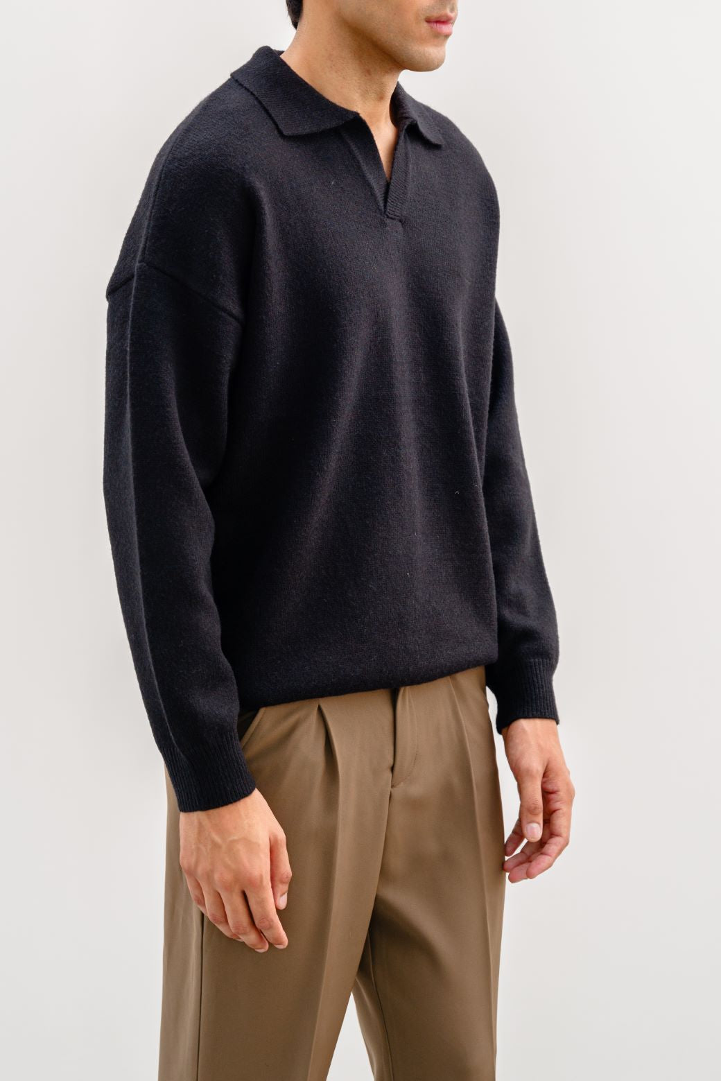 BLACK RELAXED POLO SWEATER