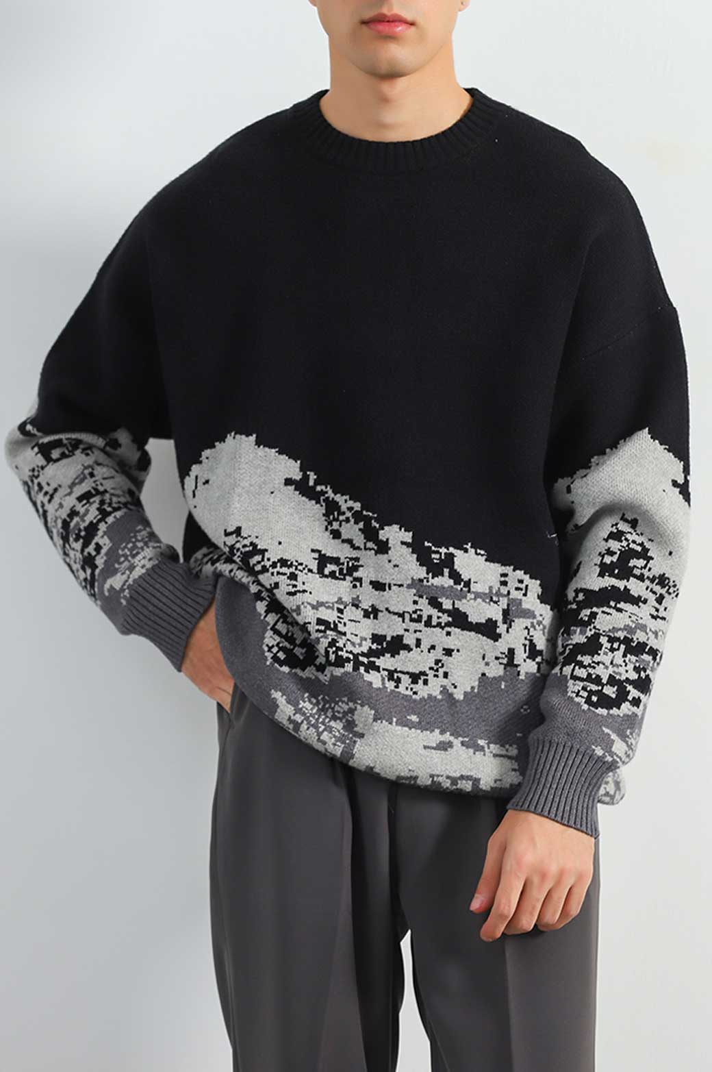 BLACK RELAXED ABSTRACT SWEATER