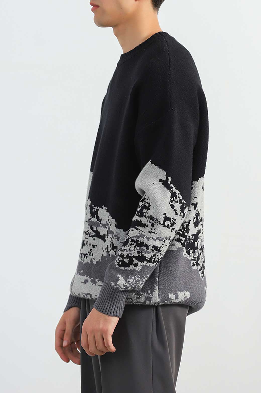 BLACK RELAXED ABSTRACT SWEATER