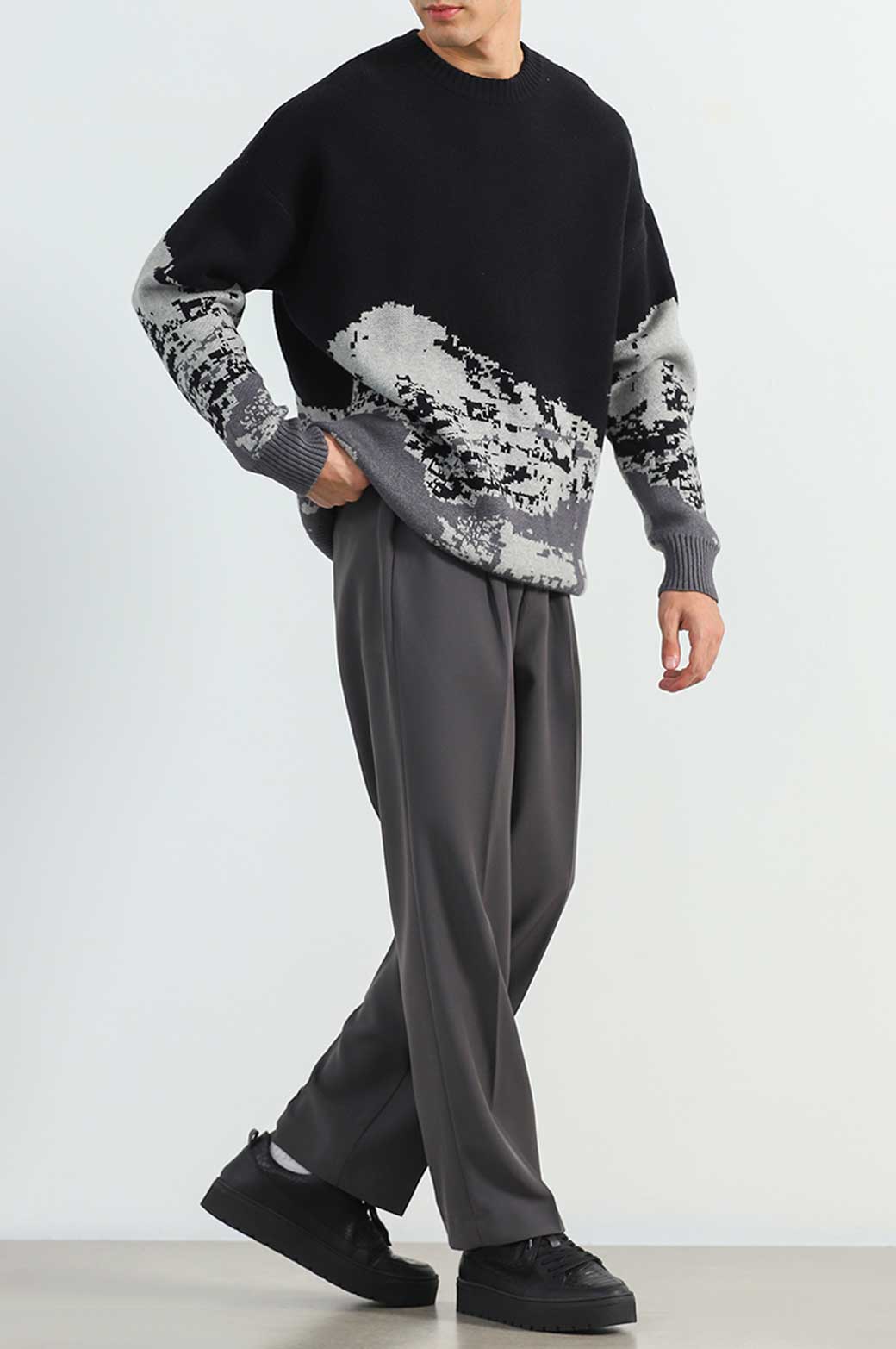 BLACK RELAXED ABSTRACT SWEATER