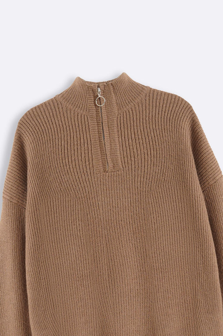 KHAKI RELAXED MOCKNECK SWEATER