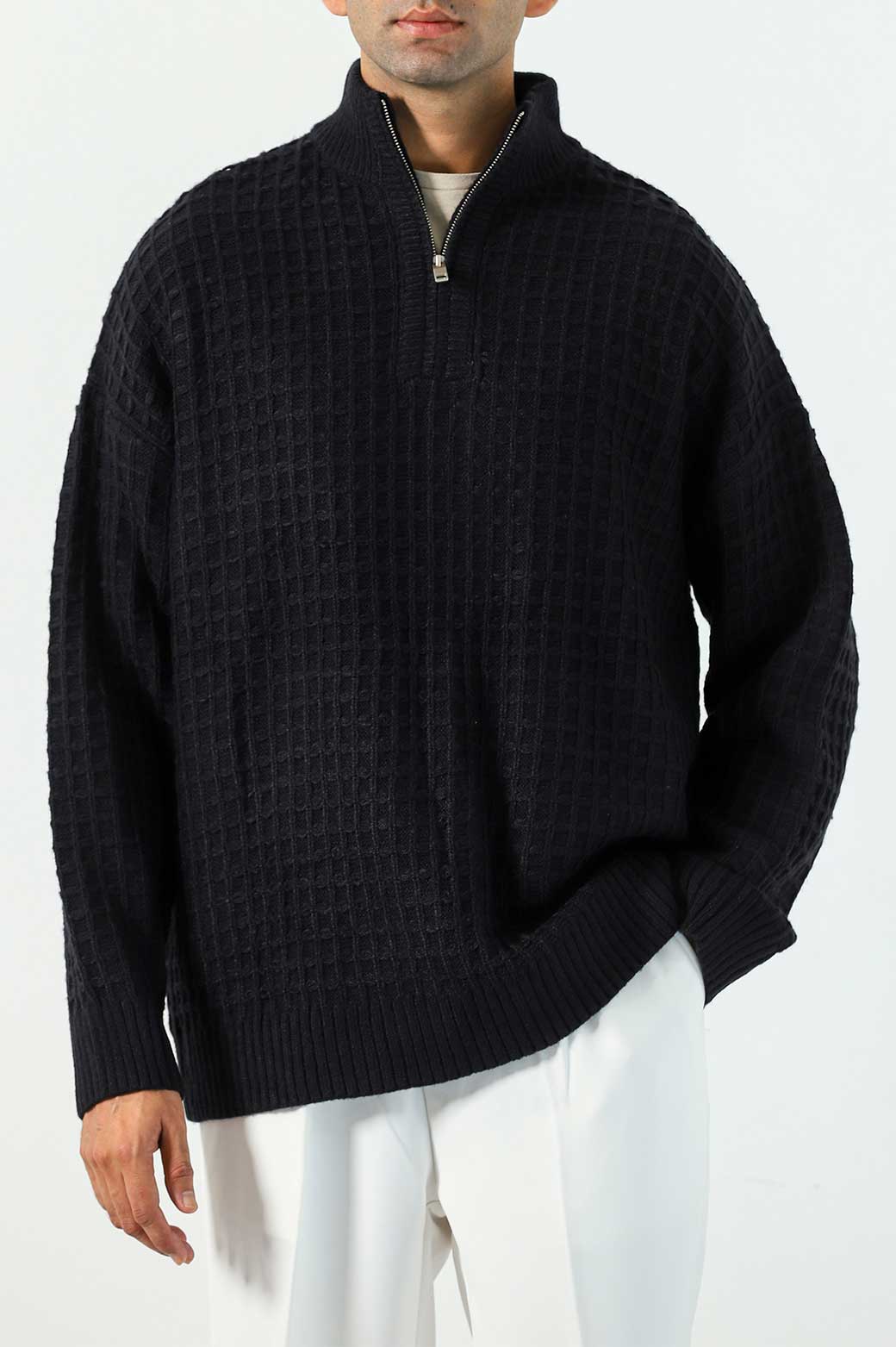 BLACK RELAXED MOCK NECK SWEATER