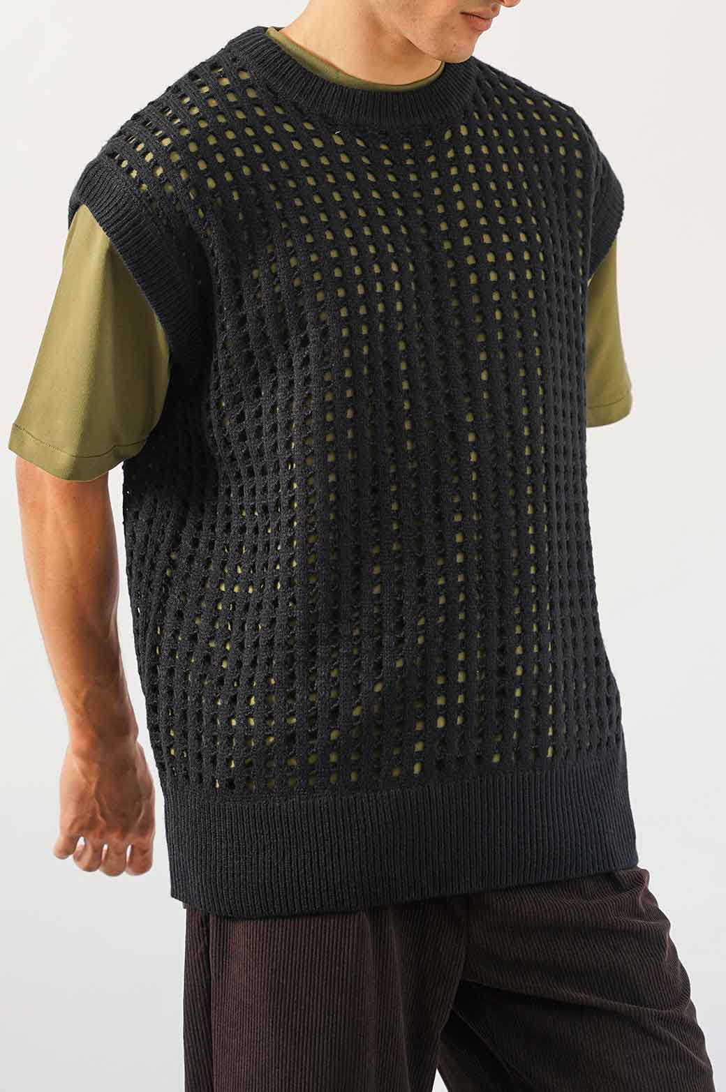 BLACK RELAXED MESH VEST