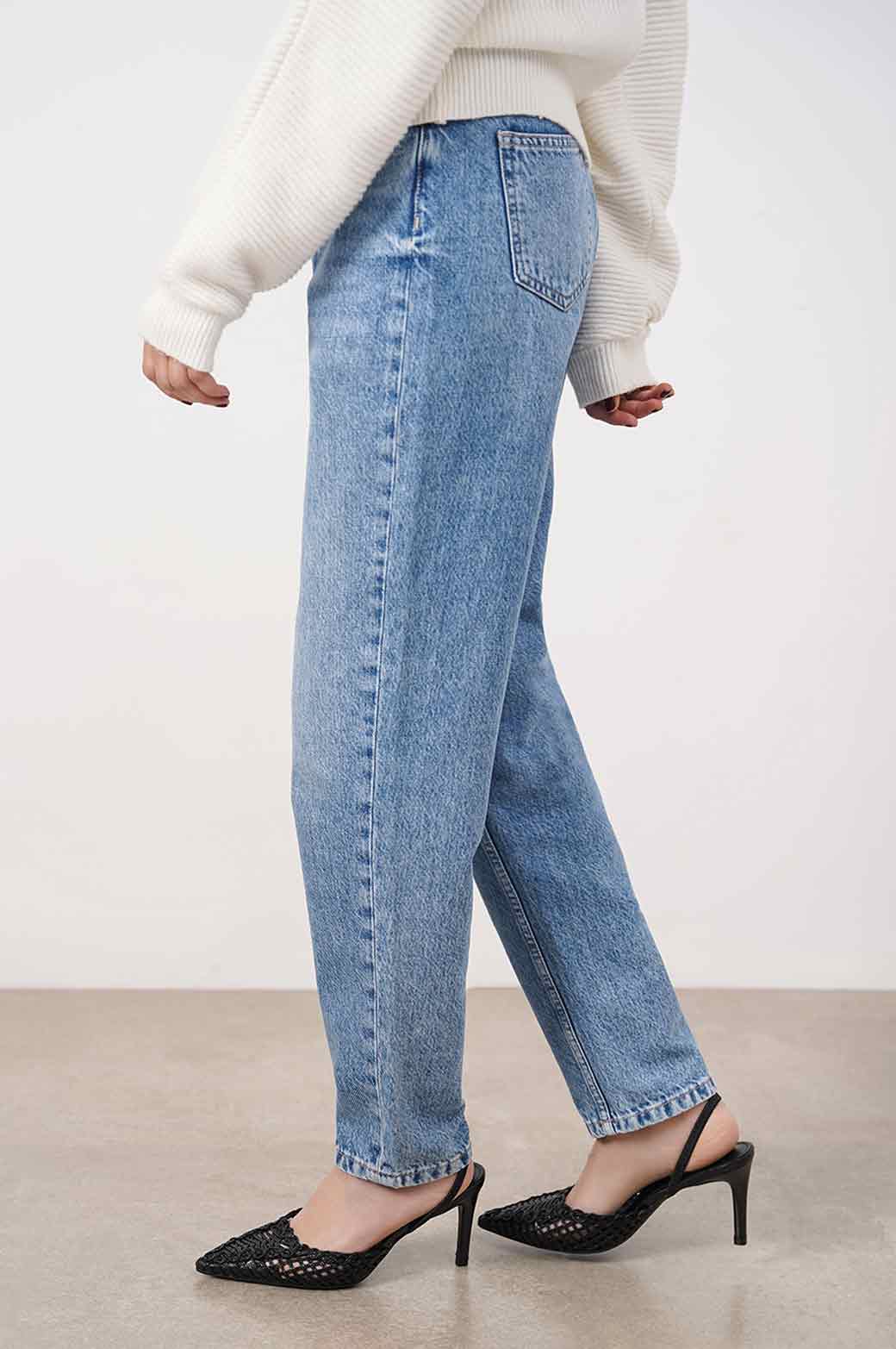 BLUE MOM FIT JEANS