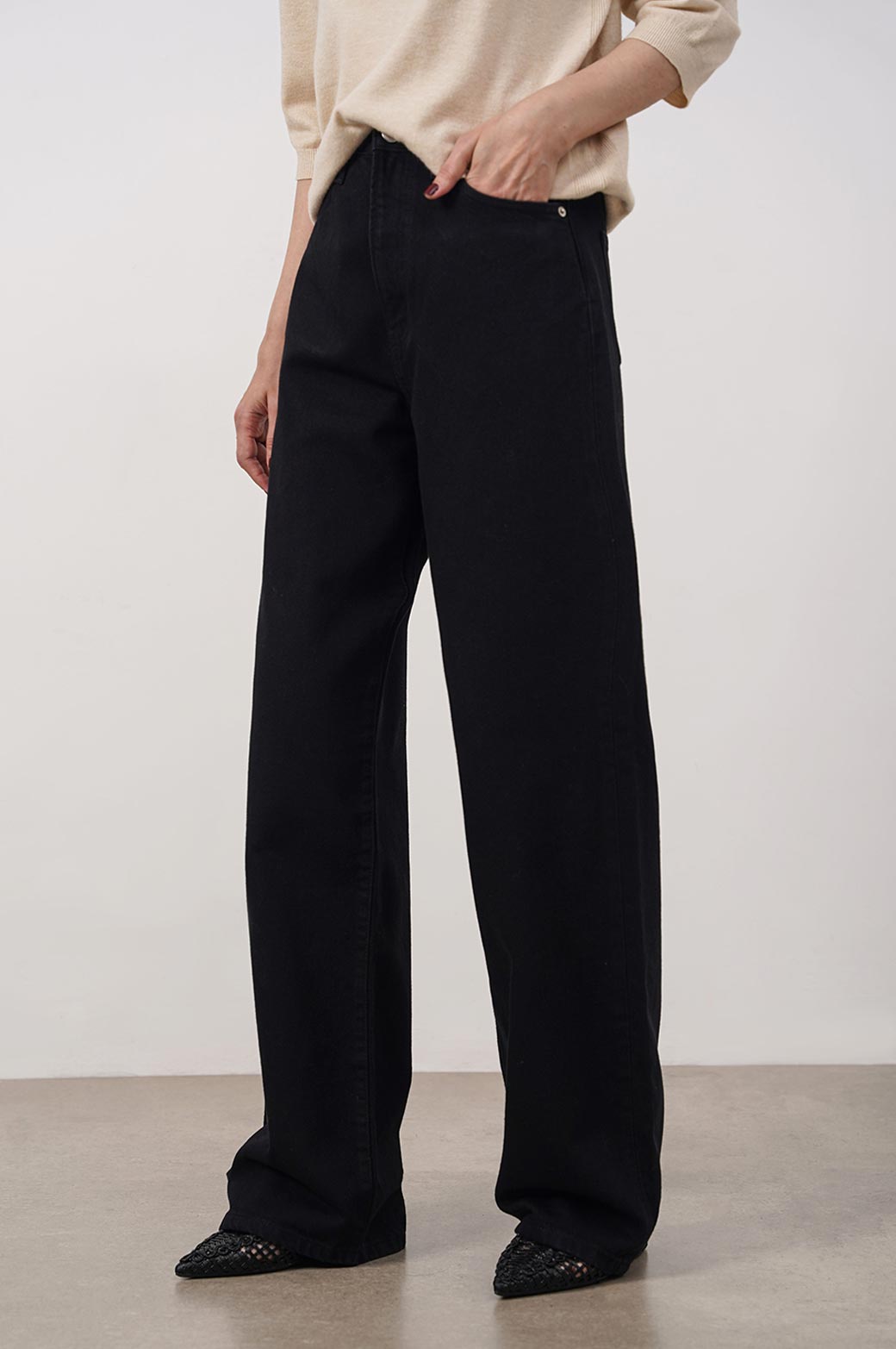 BLACK STRAIGHT LONG JEANS