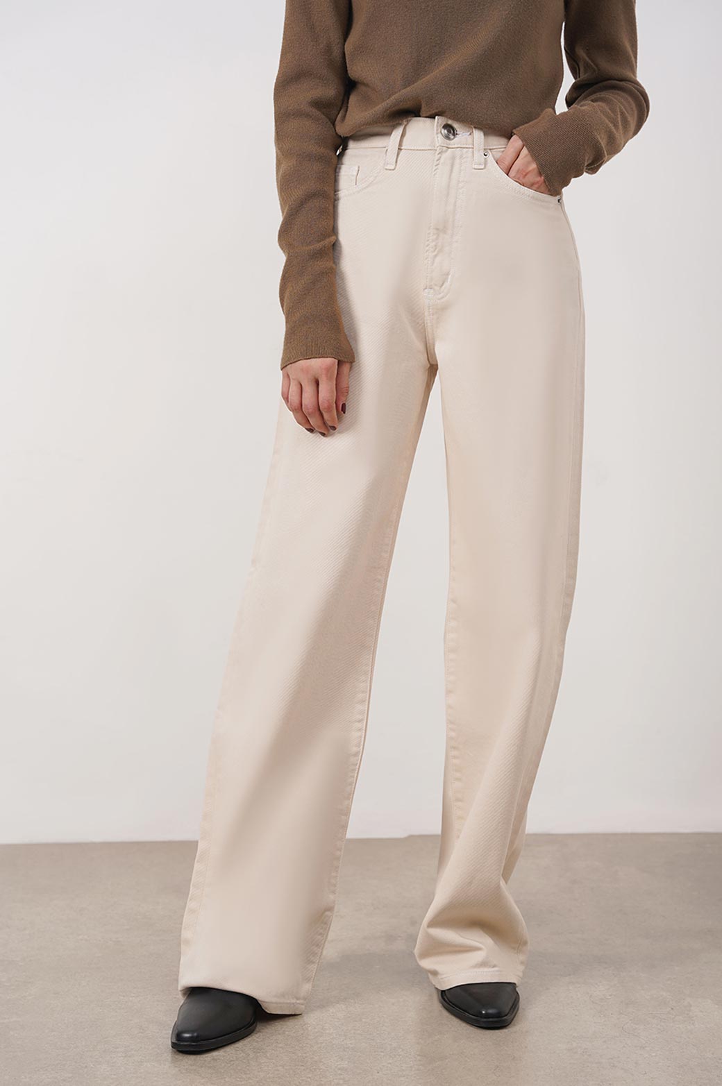 CREAM STRAIGHT LONG JEANS