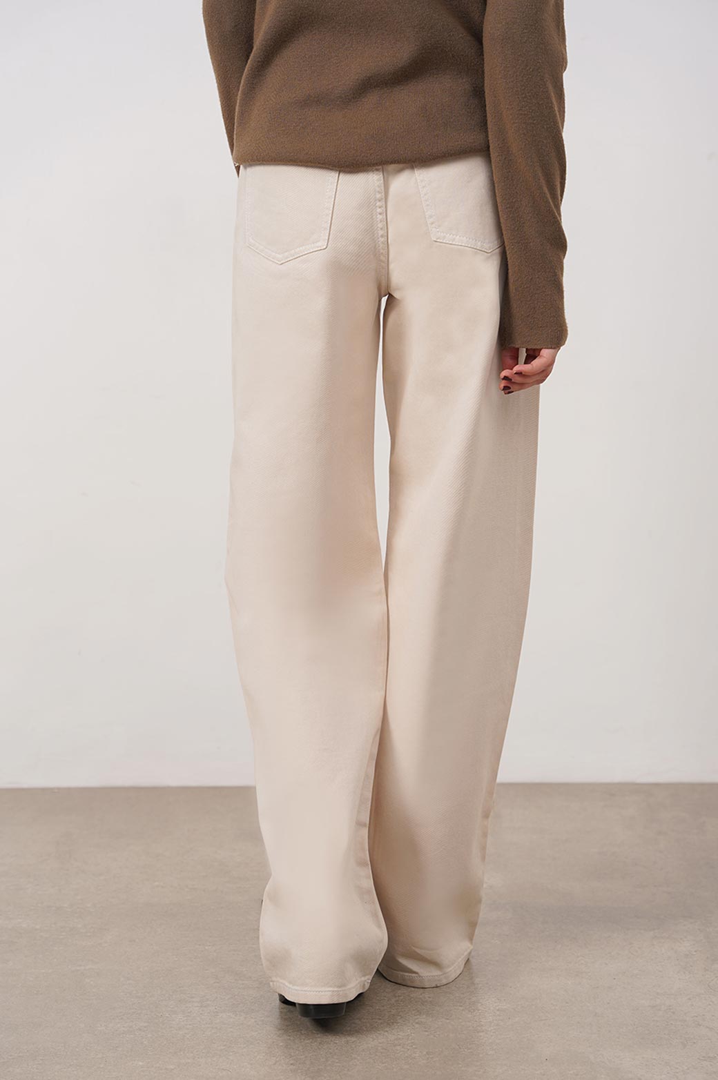 CREAM STRAIGHT LONG JEANS