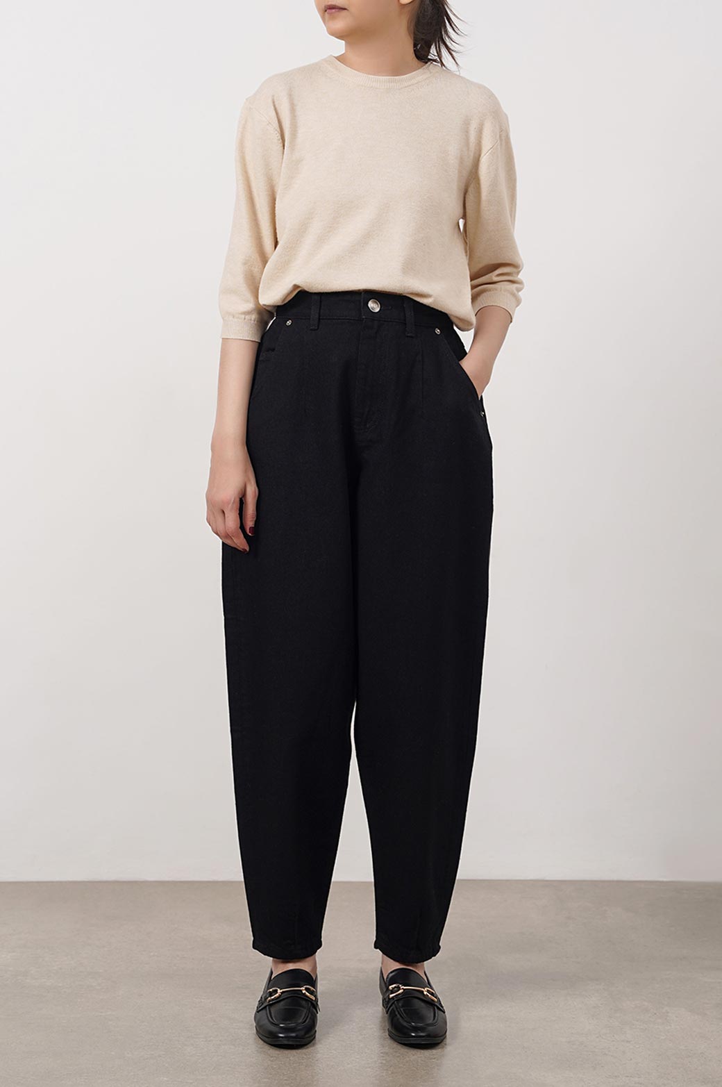 BLACK BARREL FIT JEANS