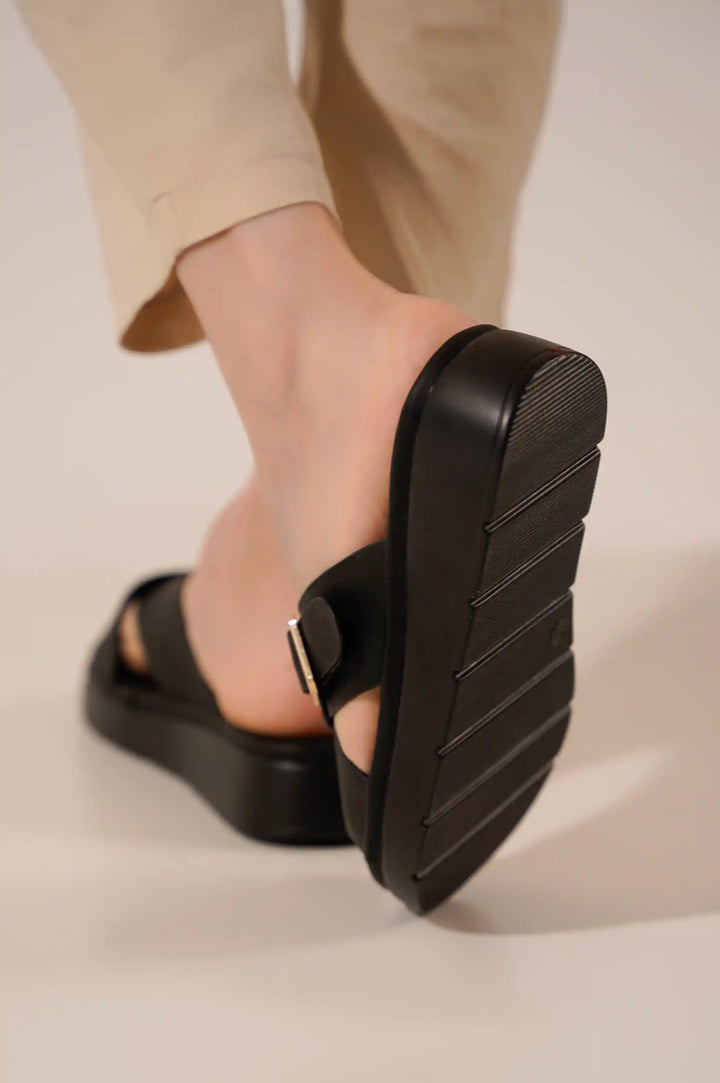 BLACK BALANCE CRISS-CROSS MAMA SLIDES