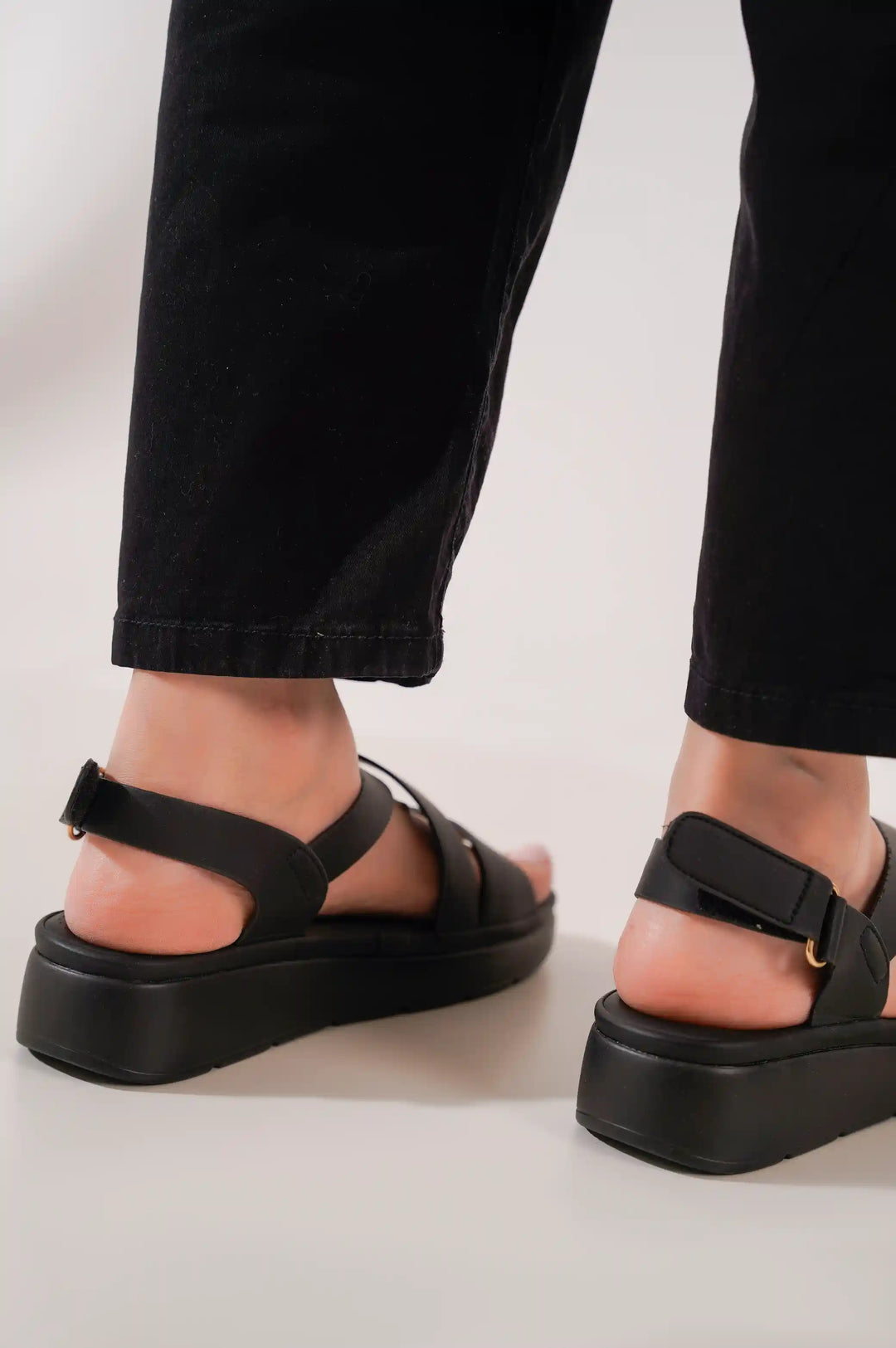 BLACK ZIPLINE MAMA SANDAL