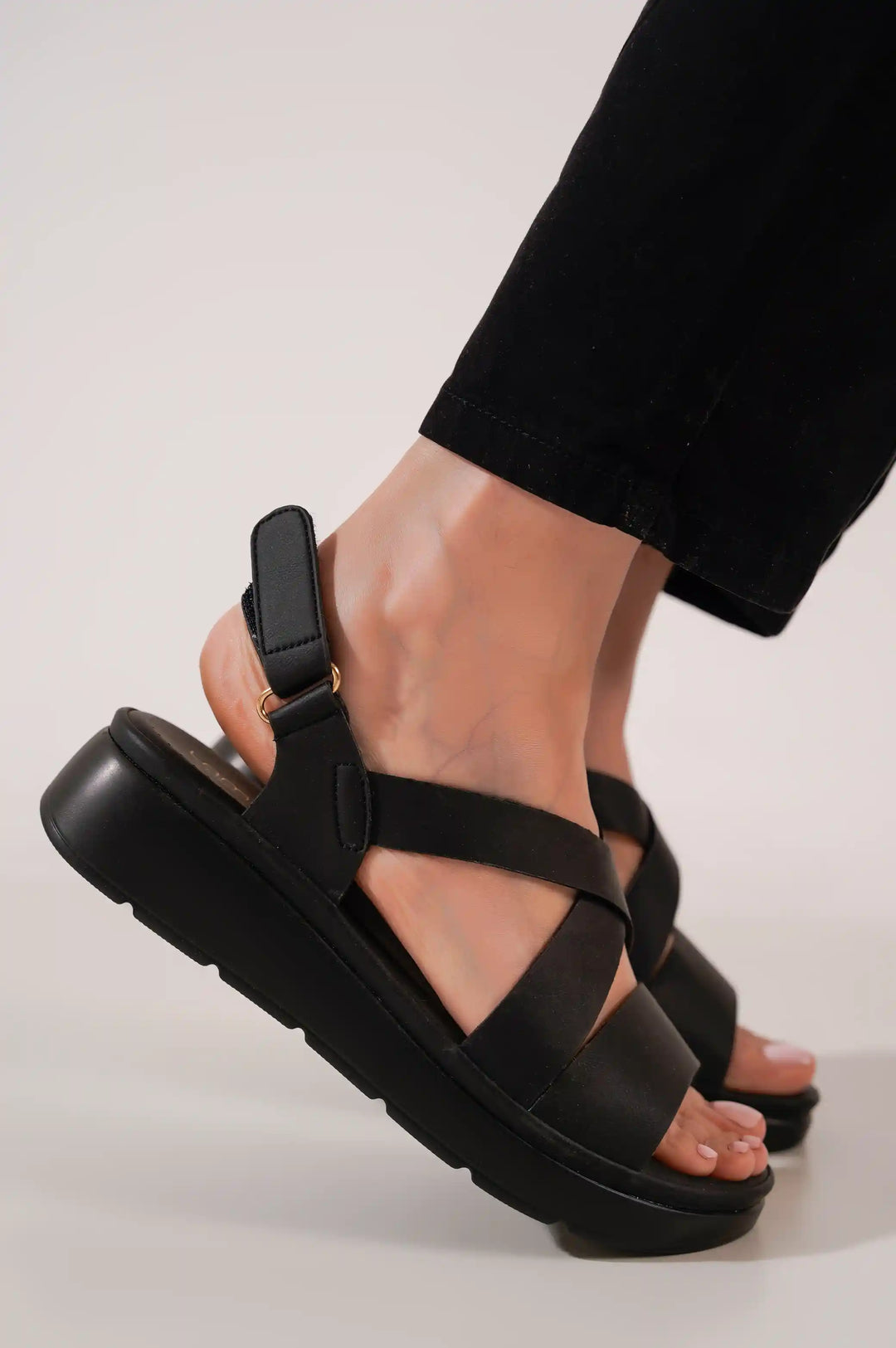 BLACK ZIPLINE MAMA SANDAL
