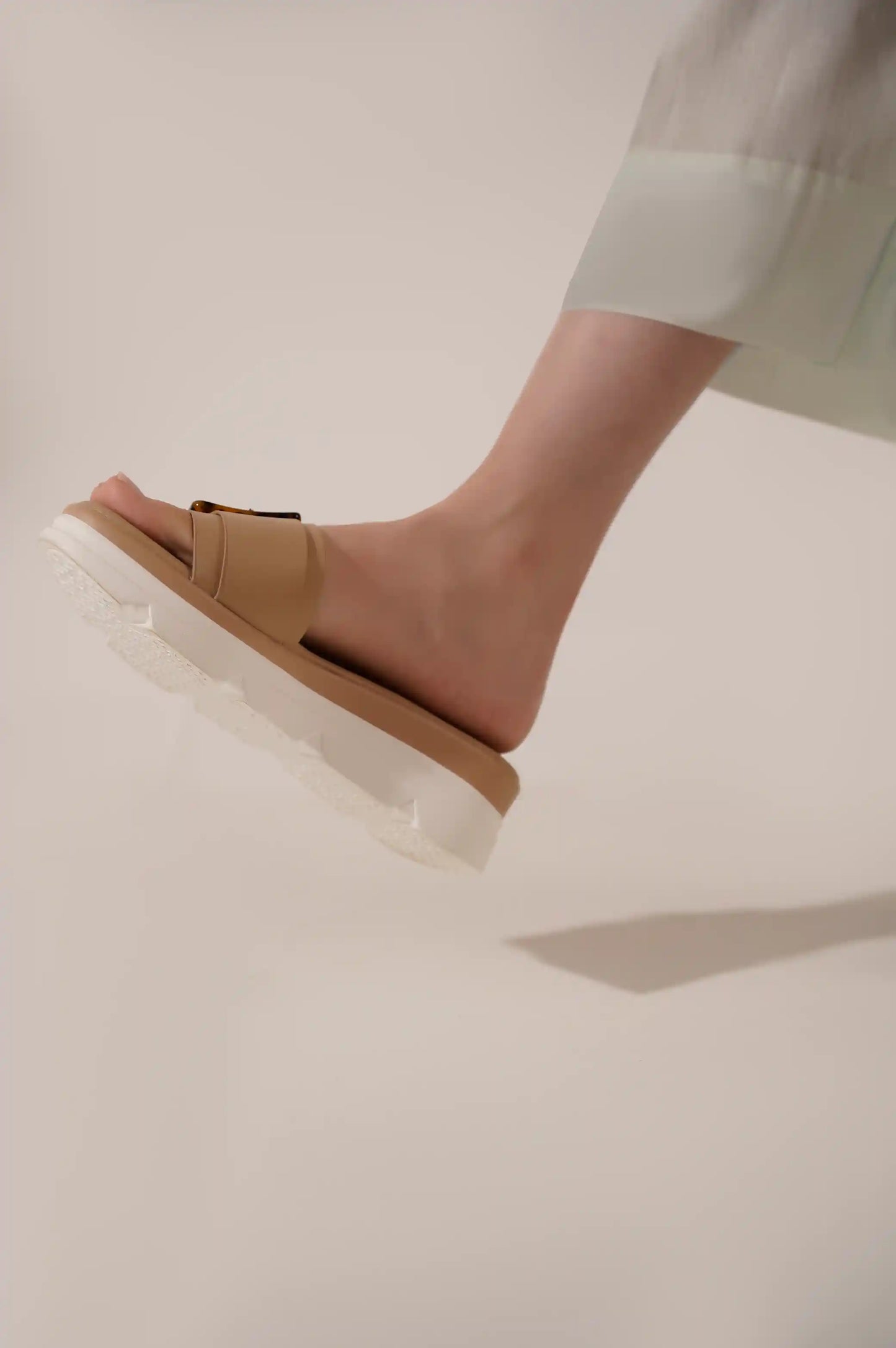 BEIGE BUCKLE MAMA SLIDES