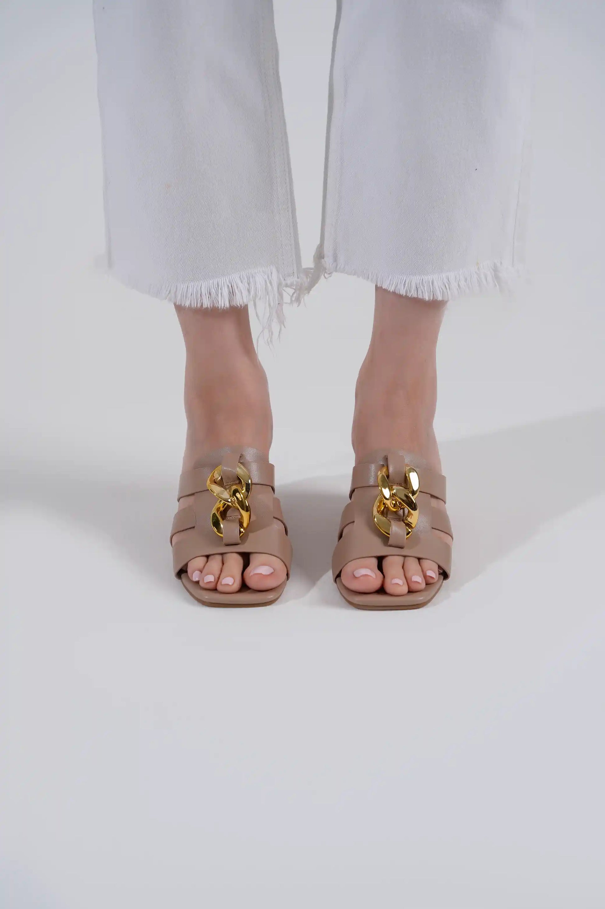 BEIGE CHAIN BLOCK HEEL