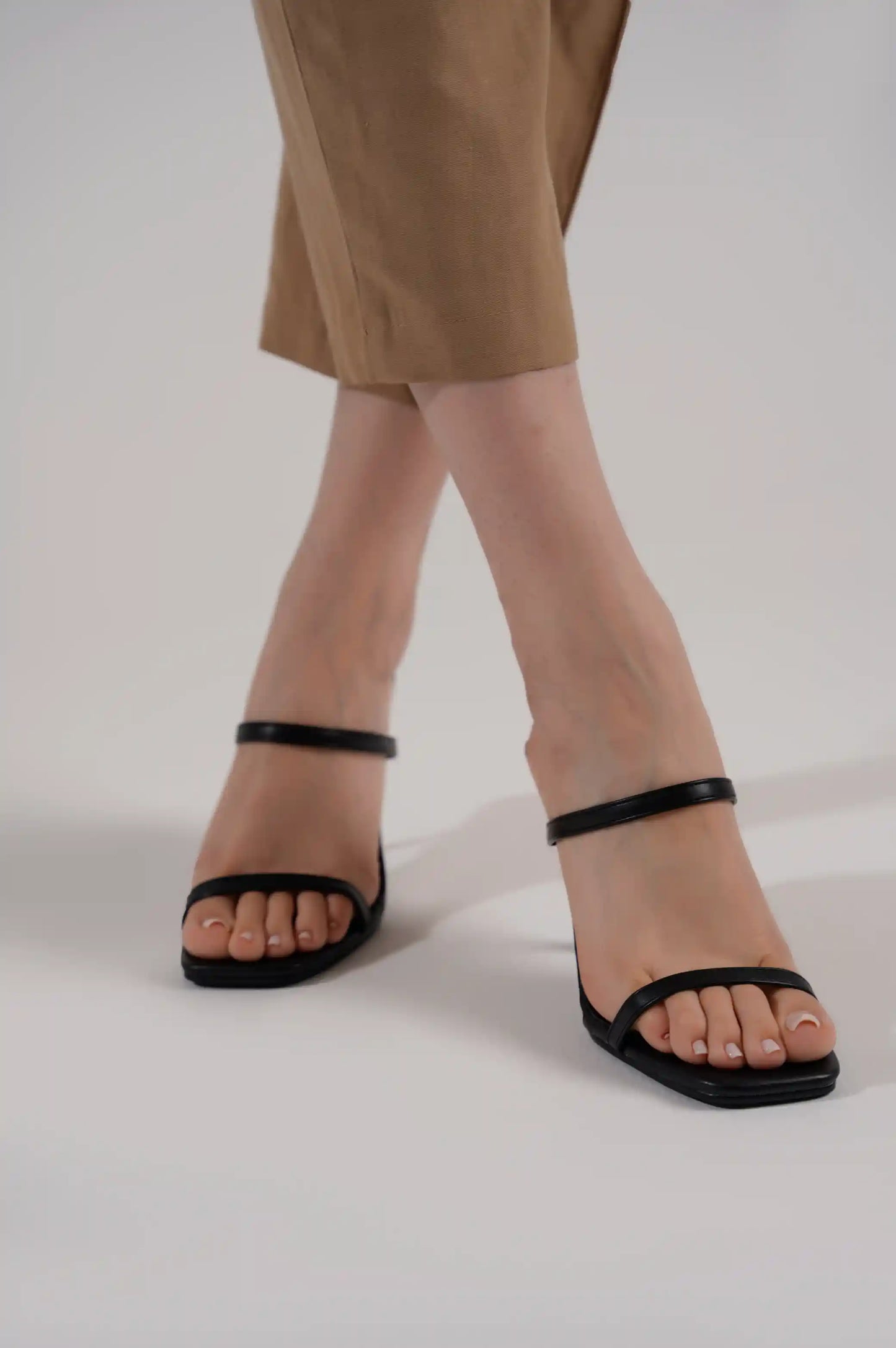 BLACK STRAPPY HEELED SLIDE