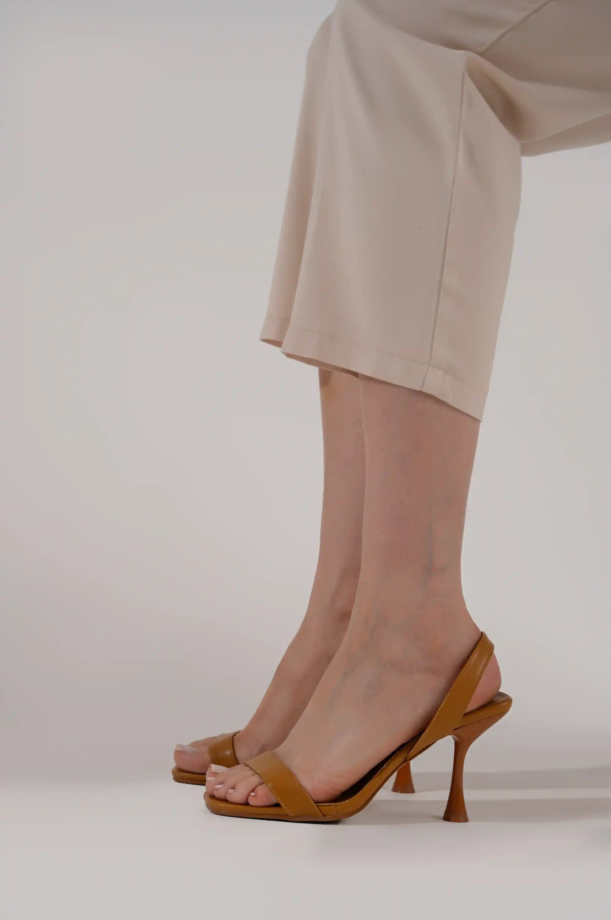 BROWN SLINGBACK HEELS