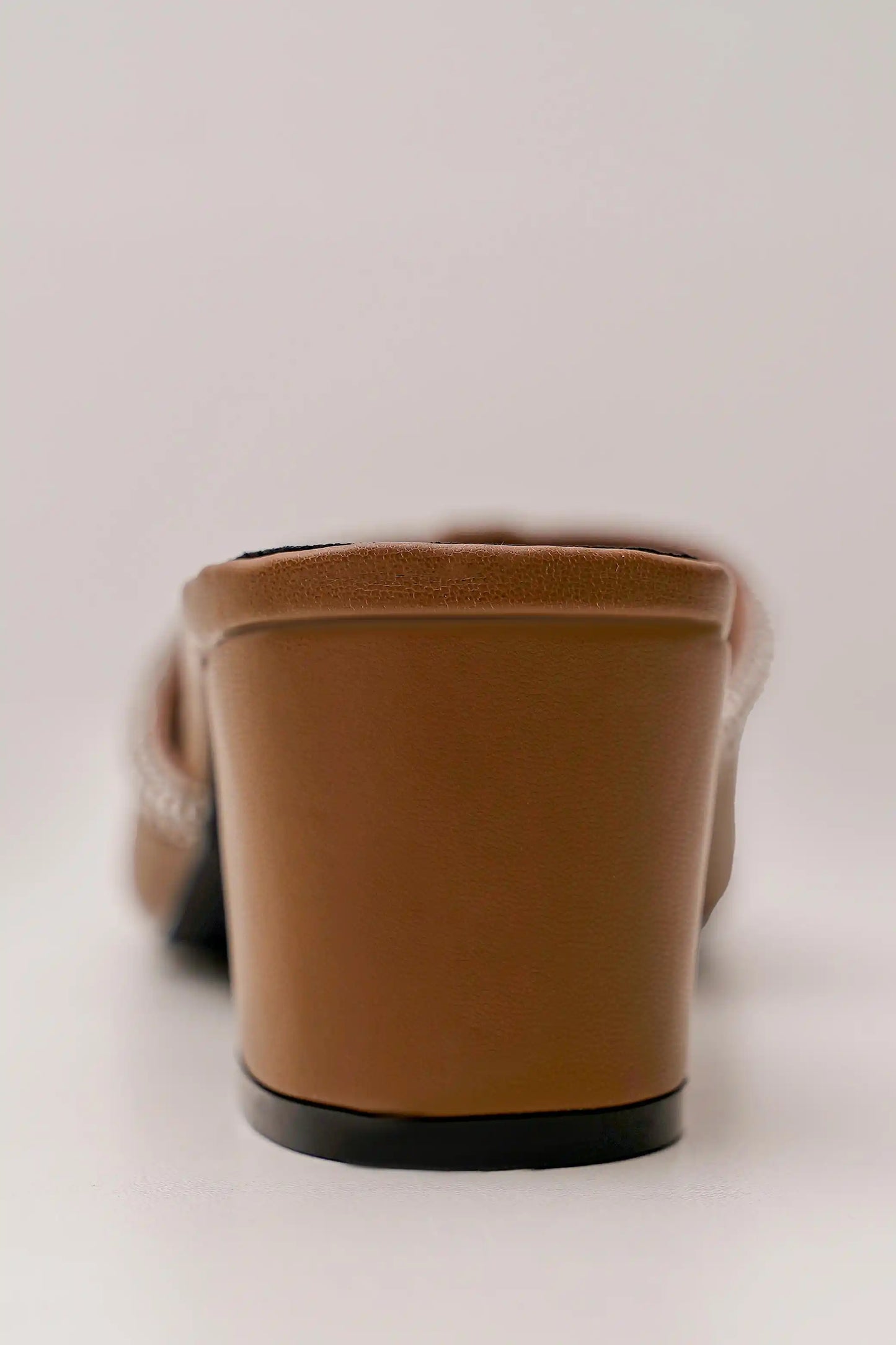 DARK BROWN SHORT BLOCK HEEL