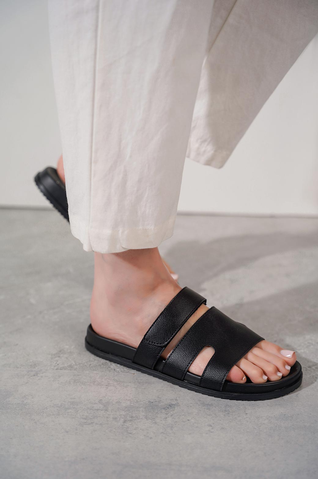 BLACK COMFY ALL DAY SLIDE