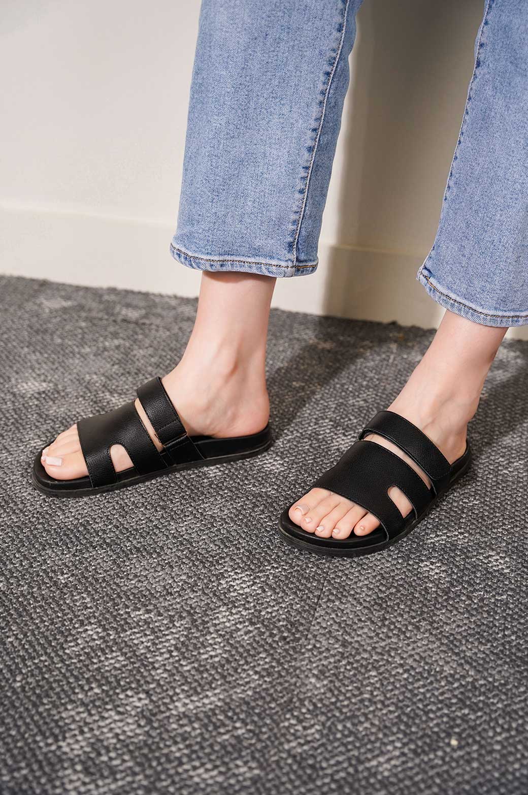 BLACK COMFY ALL DAY SLIDE