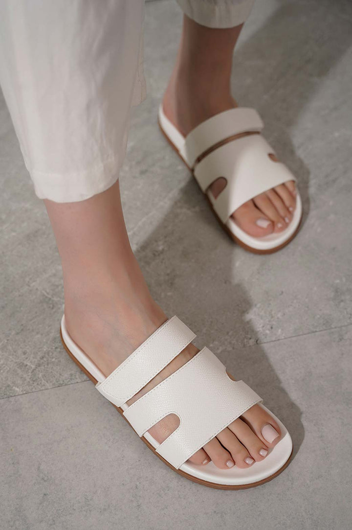 WHITE COMFY ALL DAY SLIDE