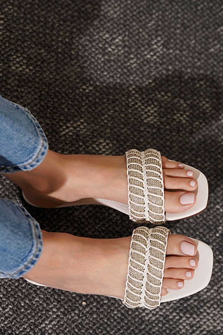 WHITE CRSYTAL ROPE FLATS