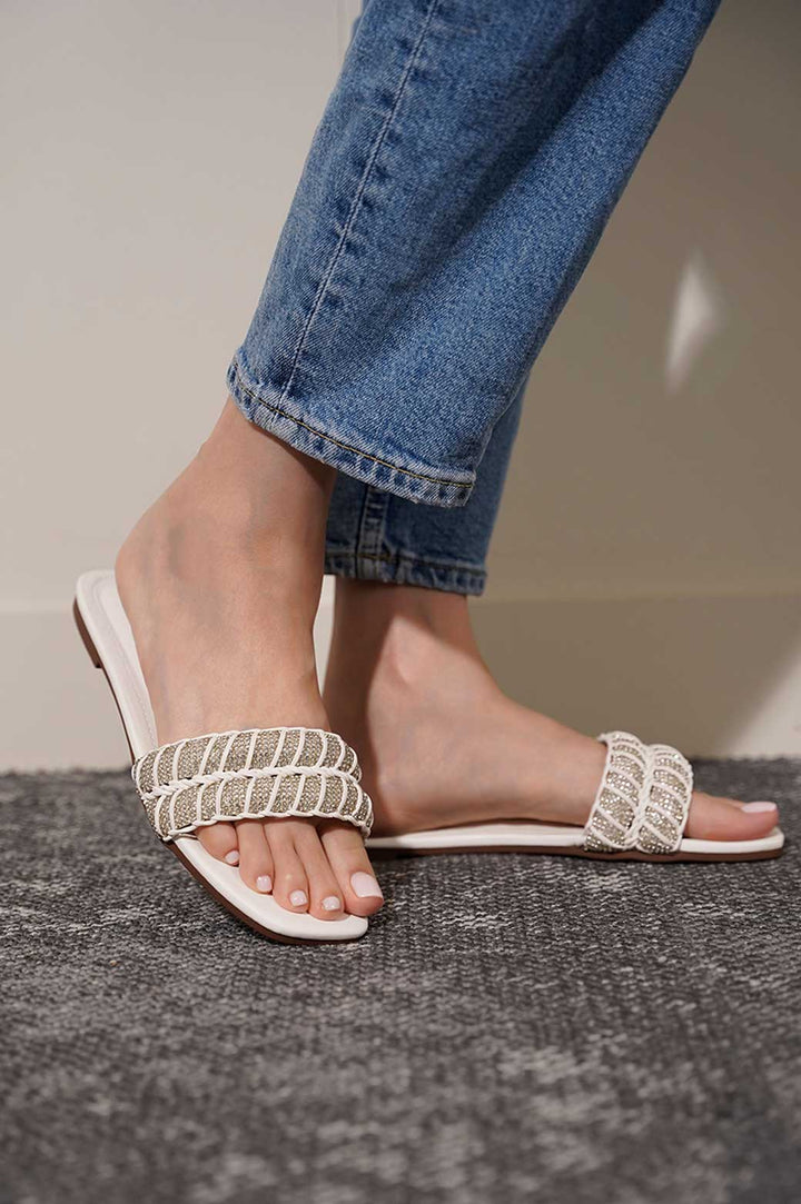 WHITE CRSYTAL ROPE FLATS