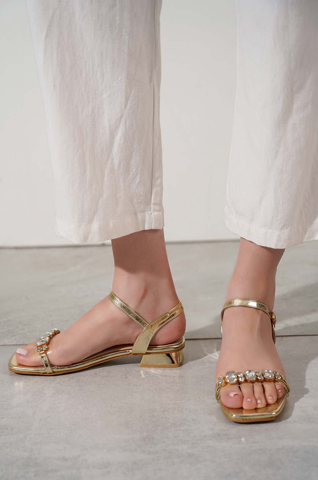 LIGHT GOLD BLOCK HEELED SANDAL
