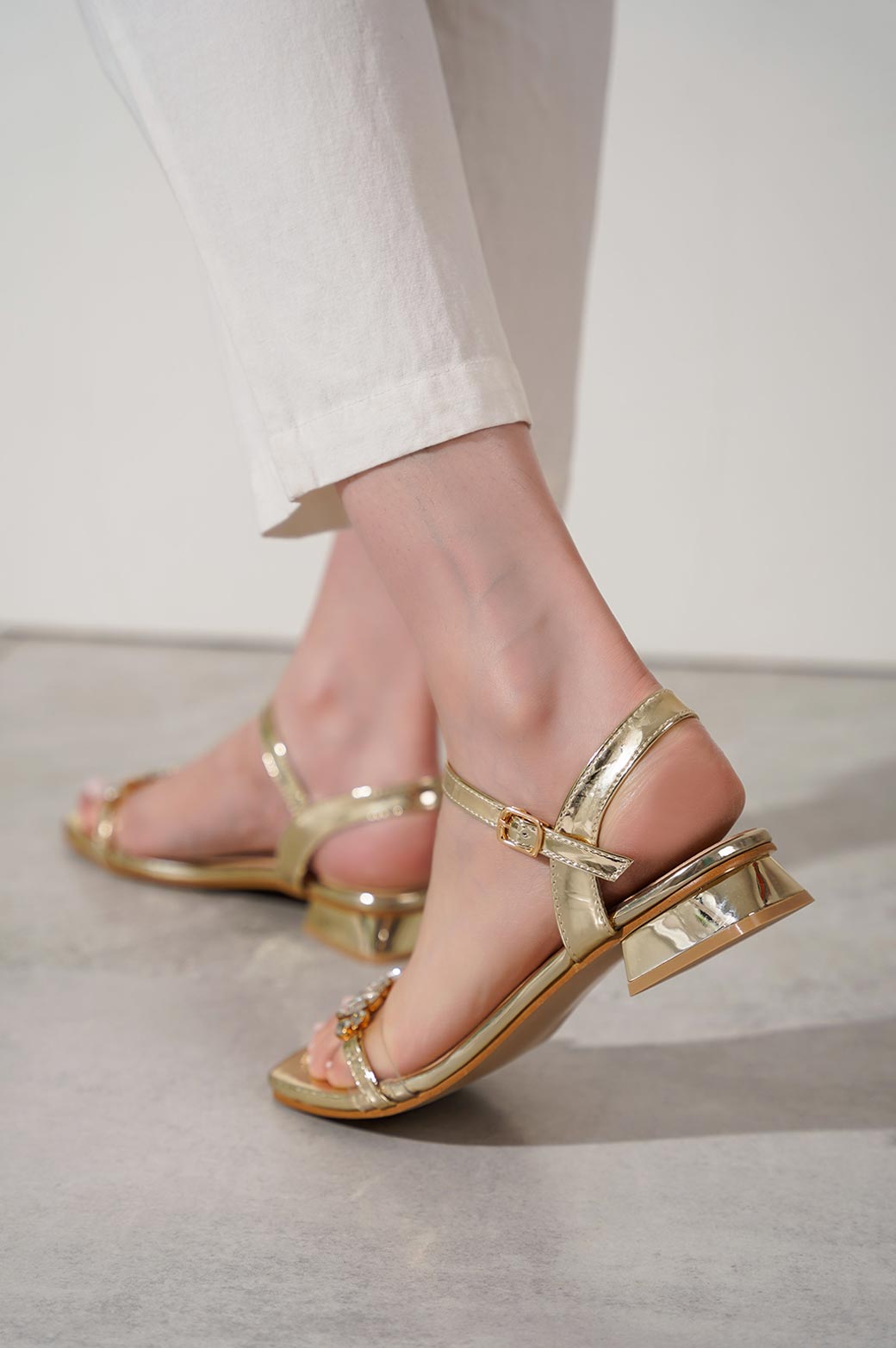LIGHT GOLD BLOCK HEELED SANDAL
