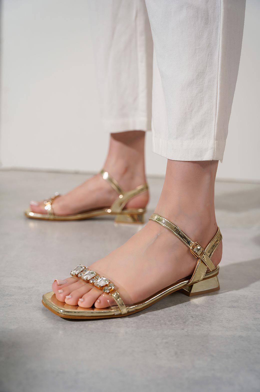 LIGHT GOLD BLOCK HEELED SANDAL