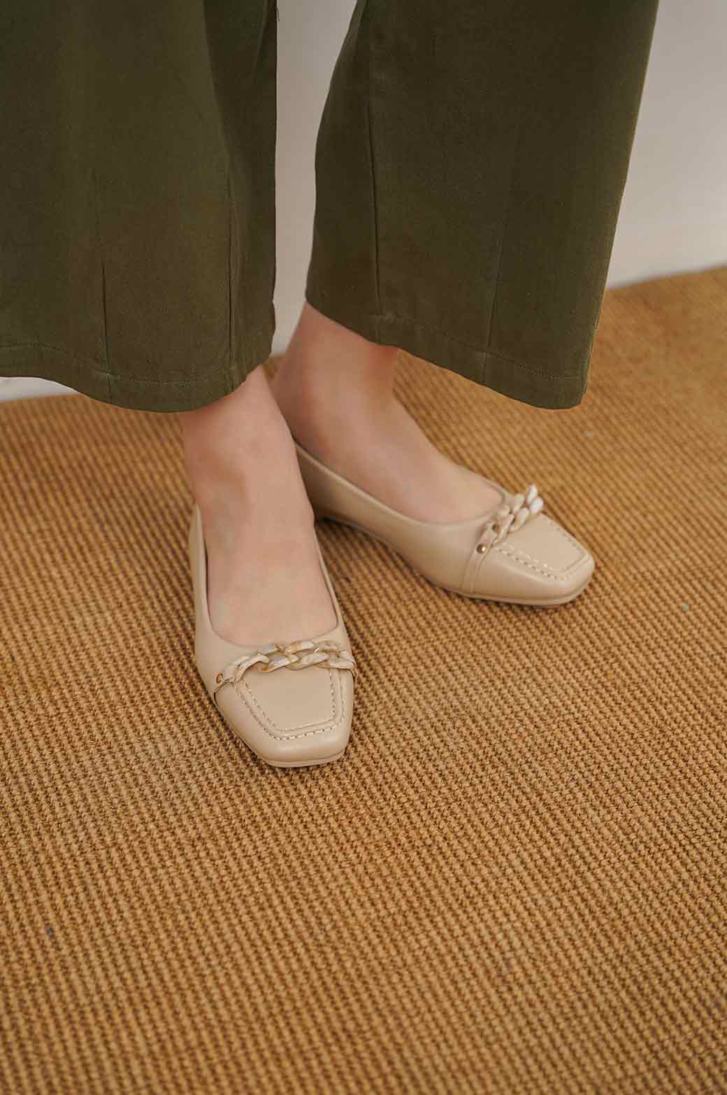 BEIGE AUDRI FLATS