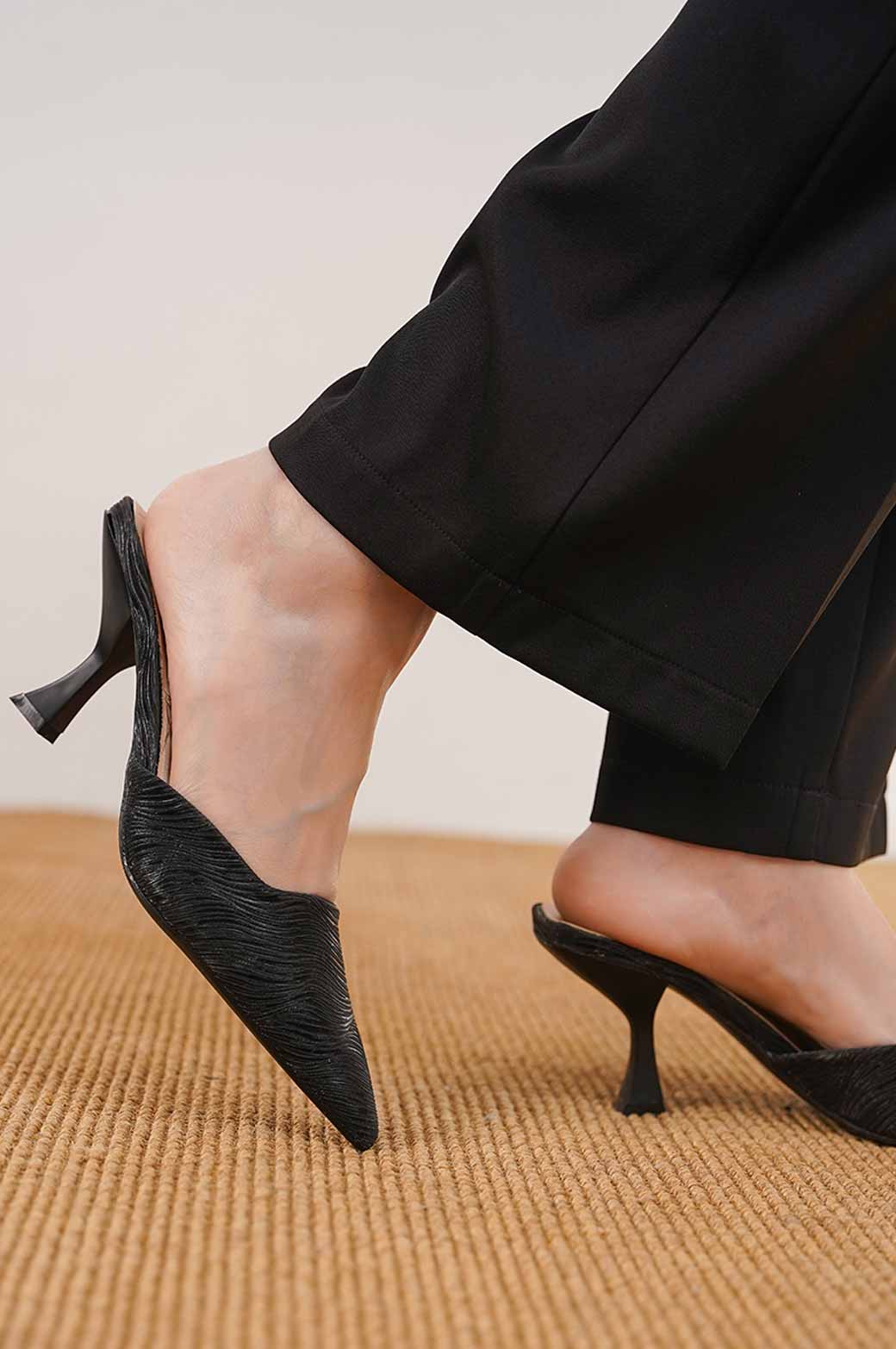 BLACK SHIMMER MIDI HEEL