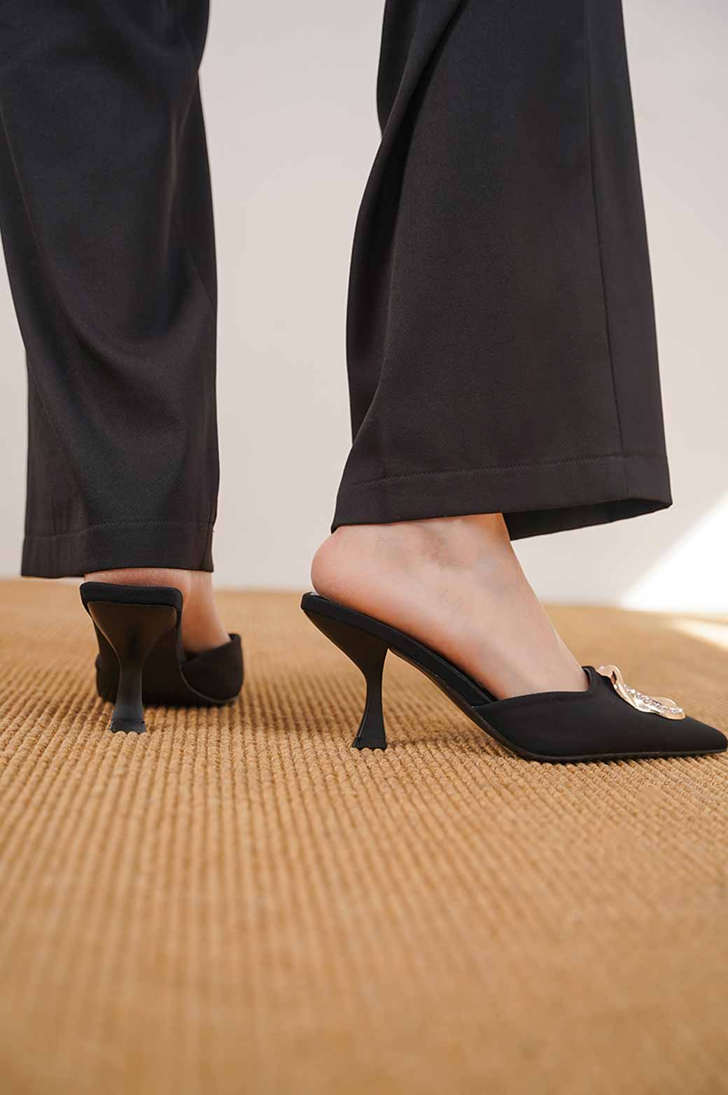 BLACK CHER SATIN HEEL