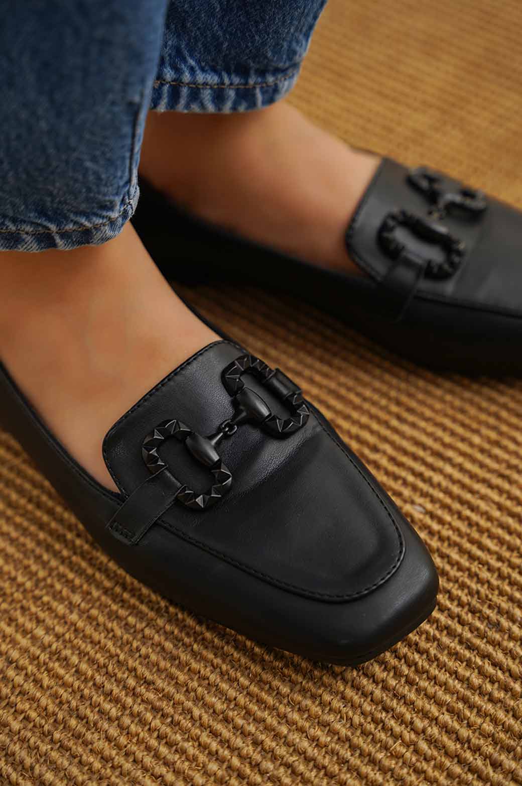 BLACK LOAFERS WITH BUCKLE