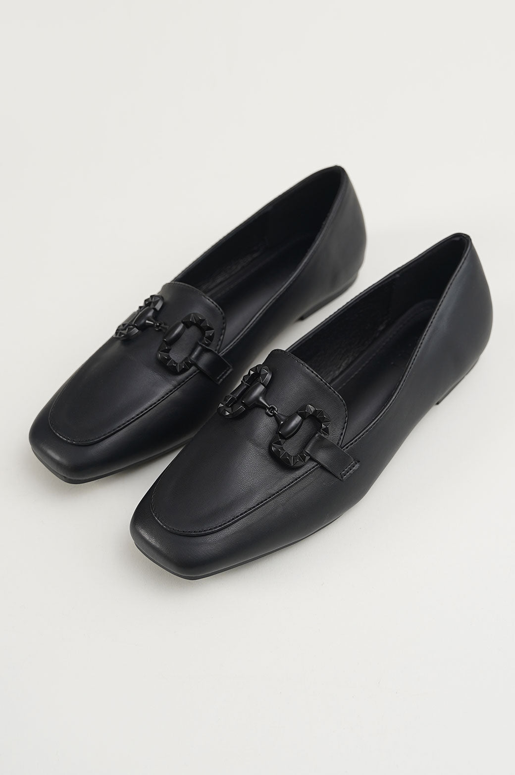 BLACK LOAFERS WITH BUCKLE