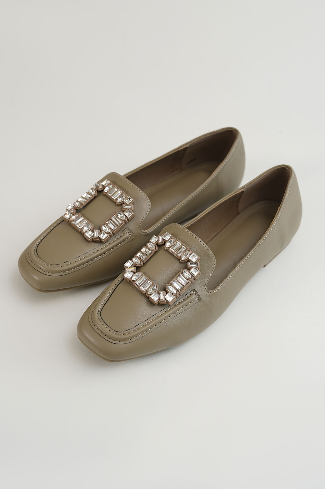 OLIVE EMBELLISHED LOAFER