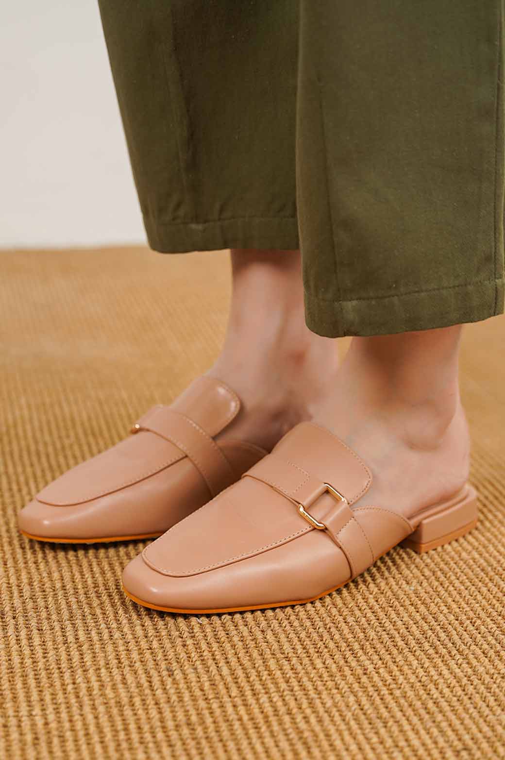 KHAKI MINIMALIST MULES