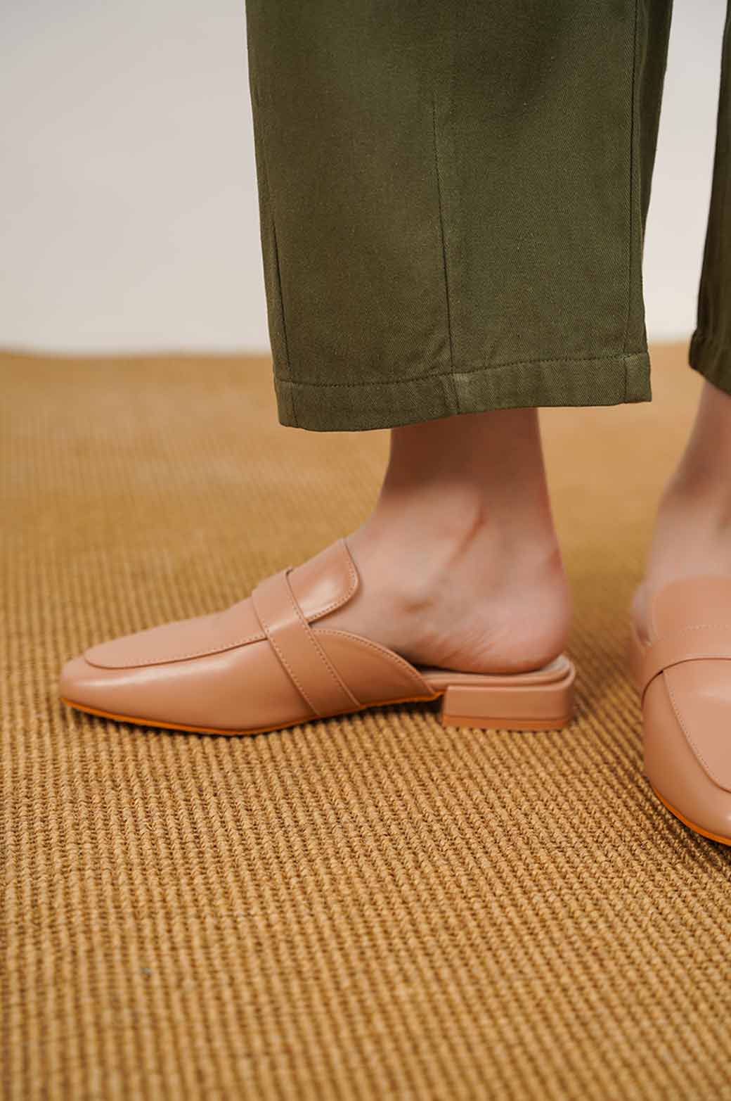 KHAKI MINIMALIST MULES