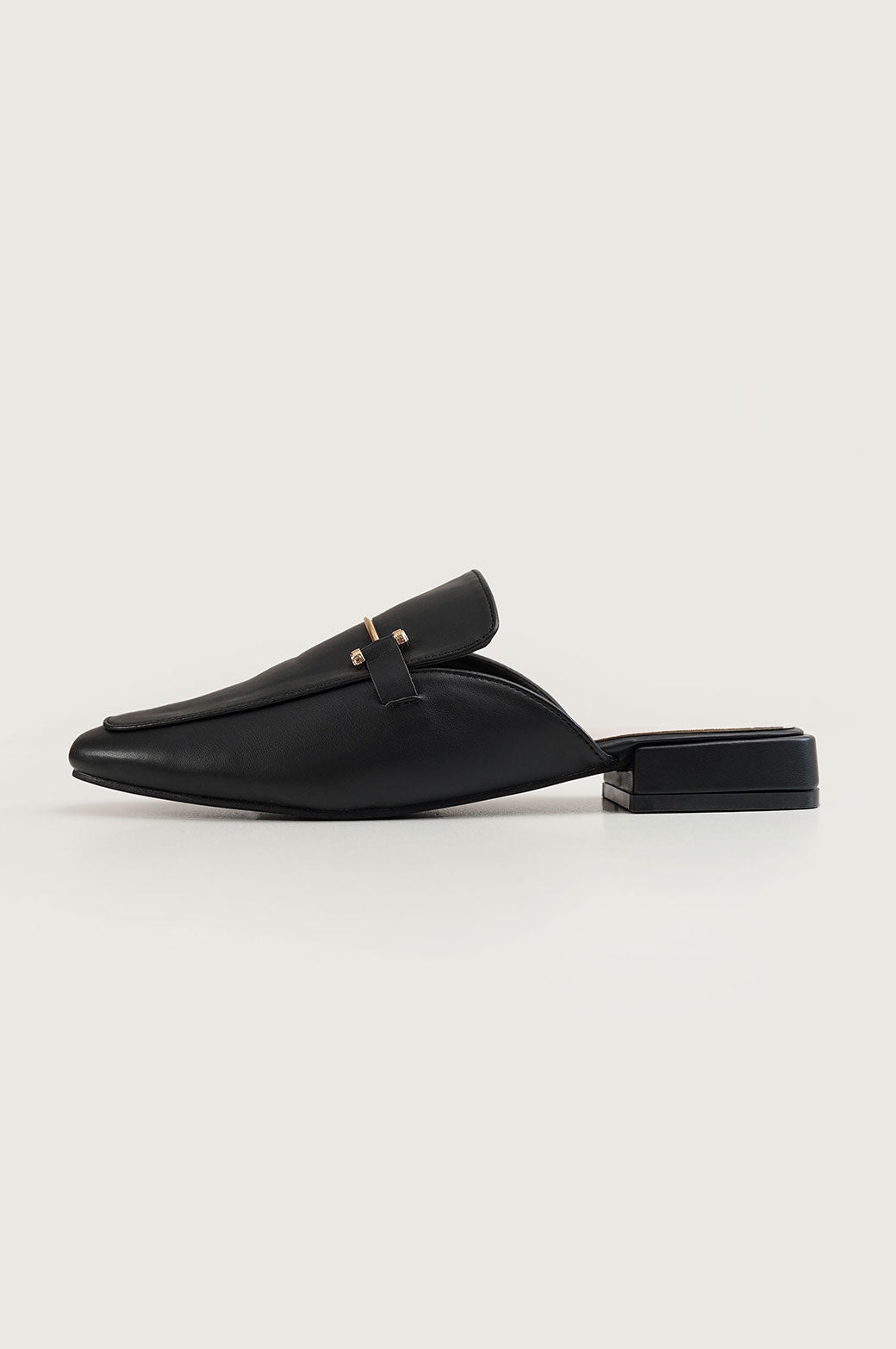 BLACK MINIMALIST MULES