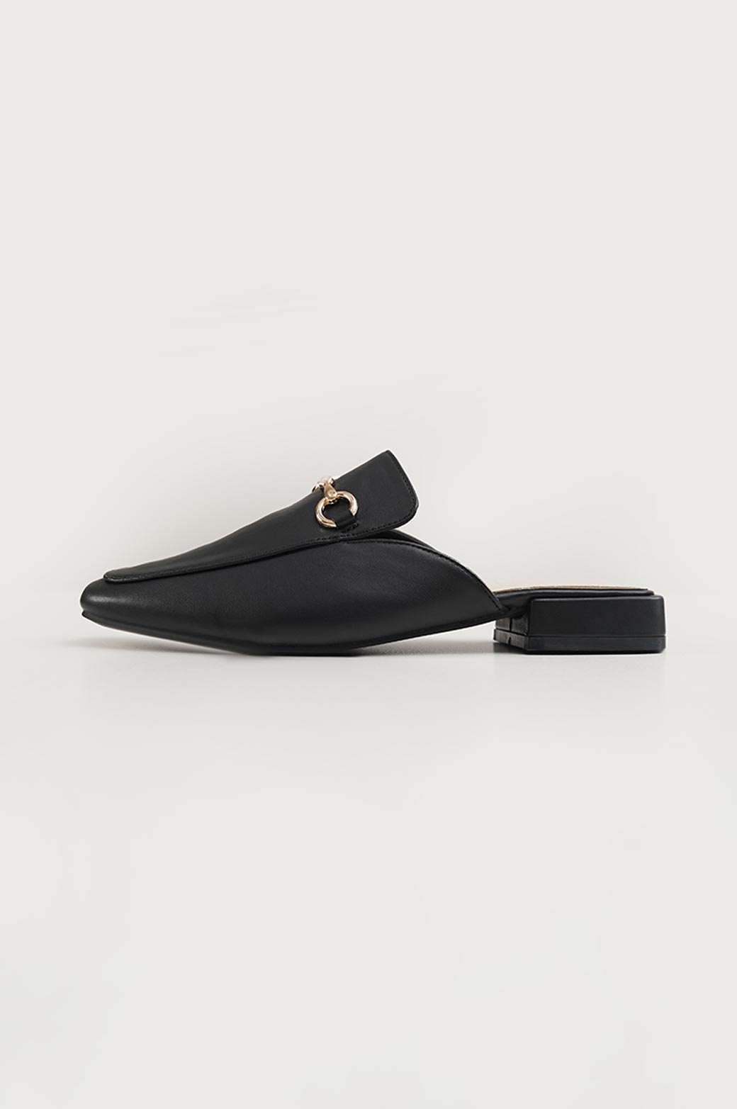 BLACK MULES WITH BUCKLE