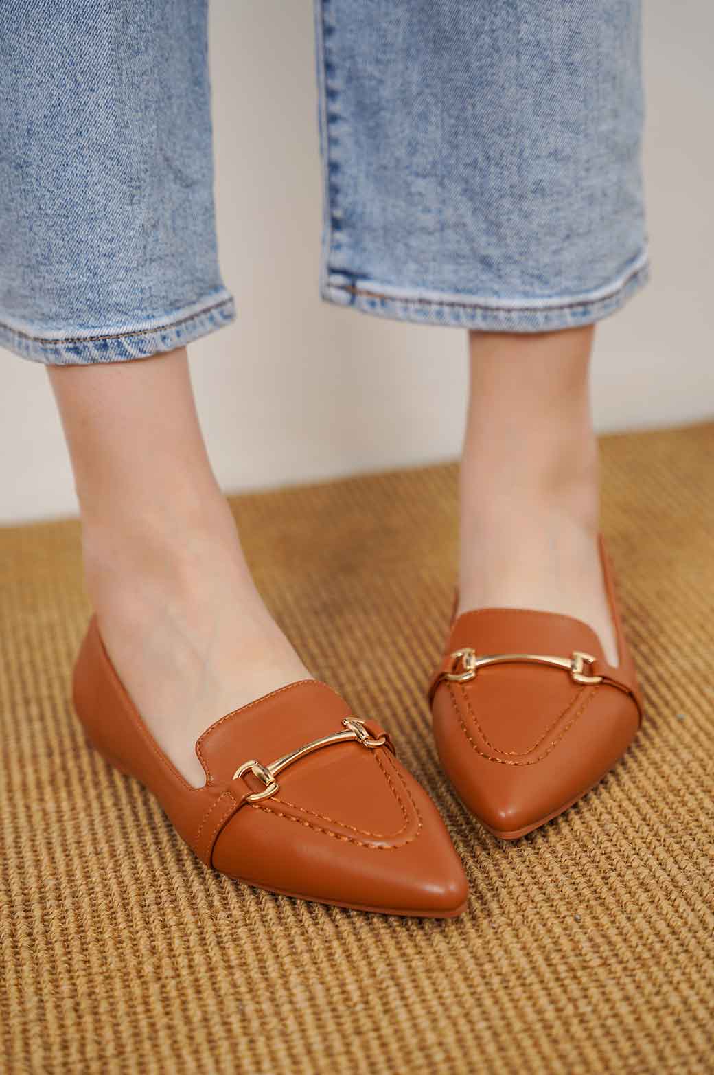 BROWN POINTED PUMPS