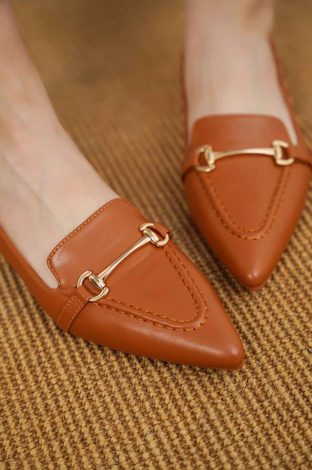 BROWN POINTED PUMPS