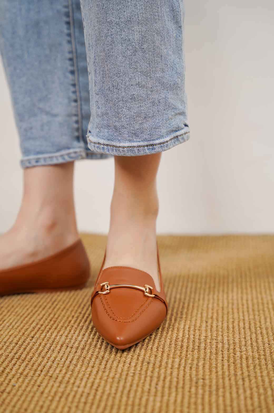 BROWN POINTED PUMPS
