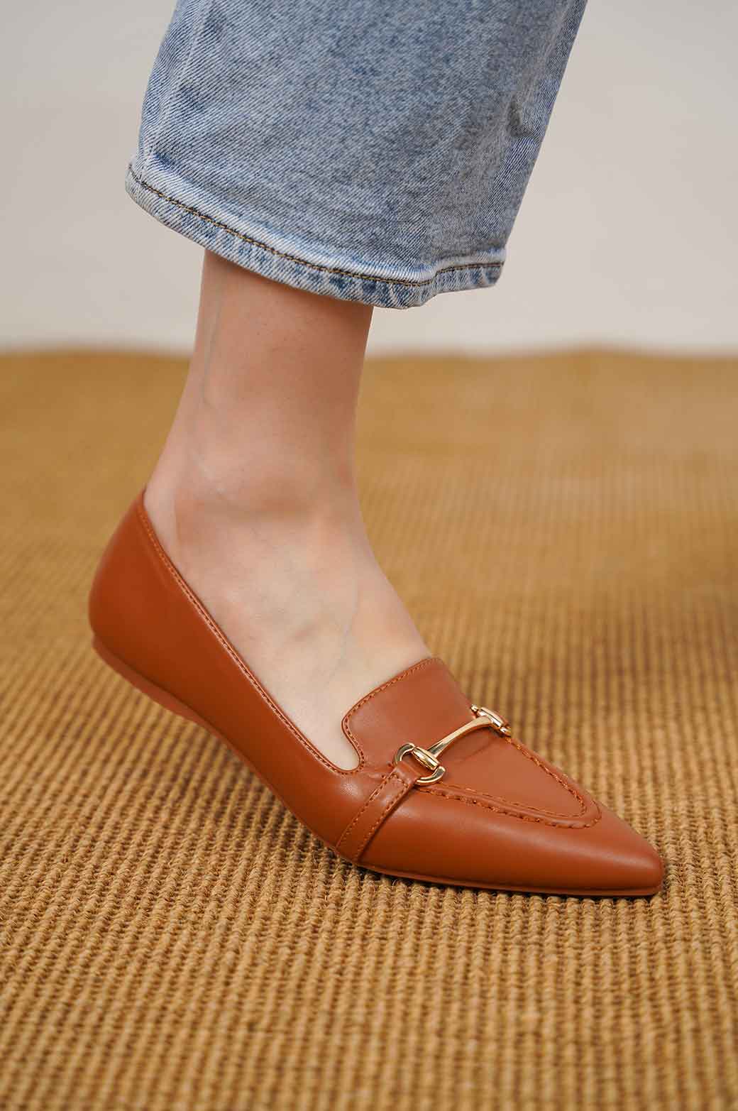 BROWN POINTED PUMPS