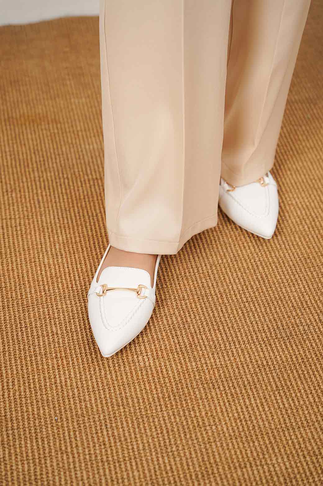 WHITE POINTED PUMPS