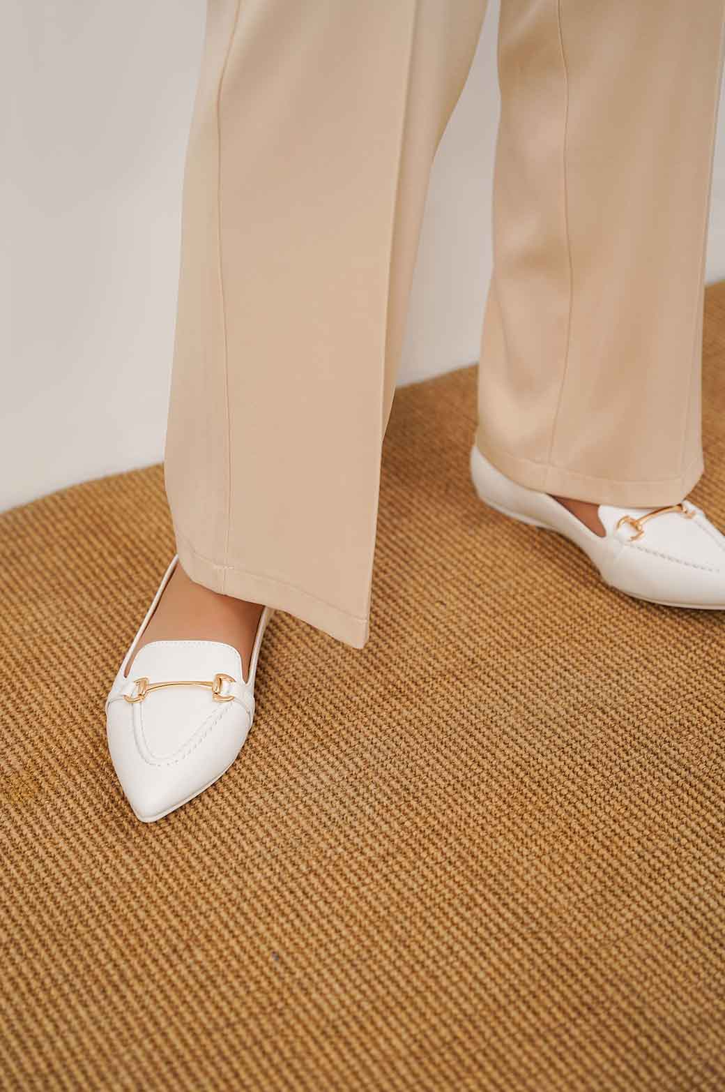 WHITE POINTED PUMPS