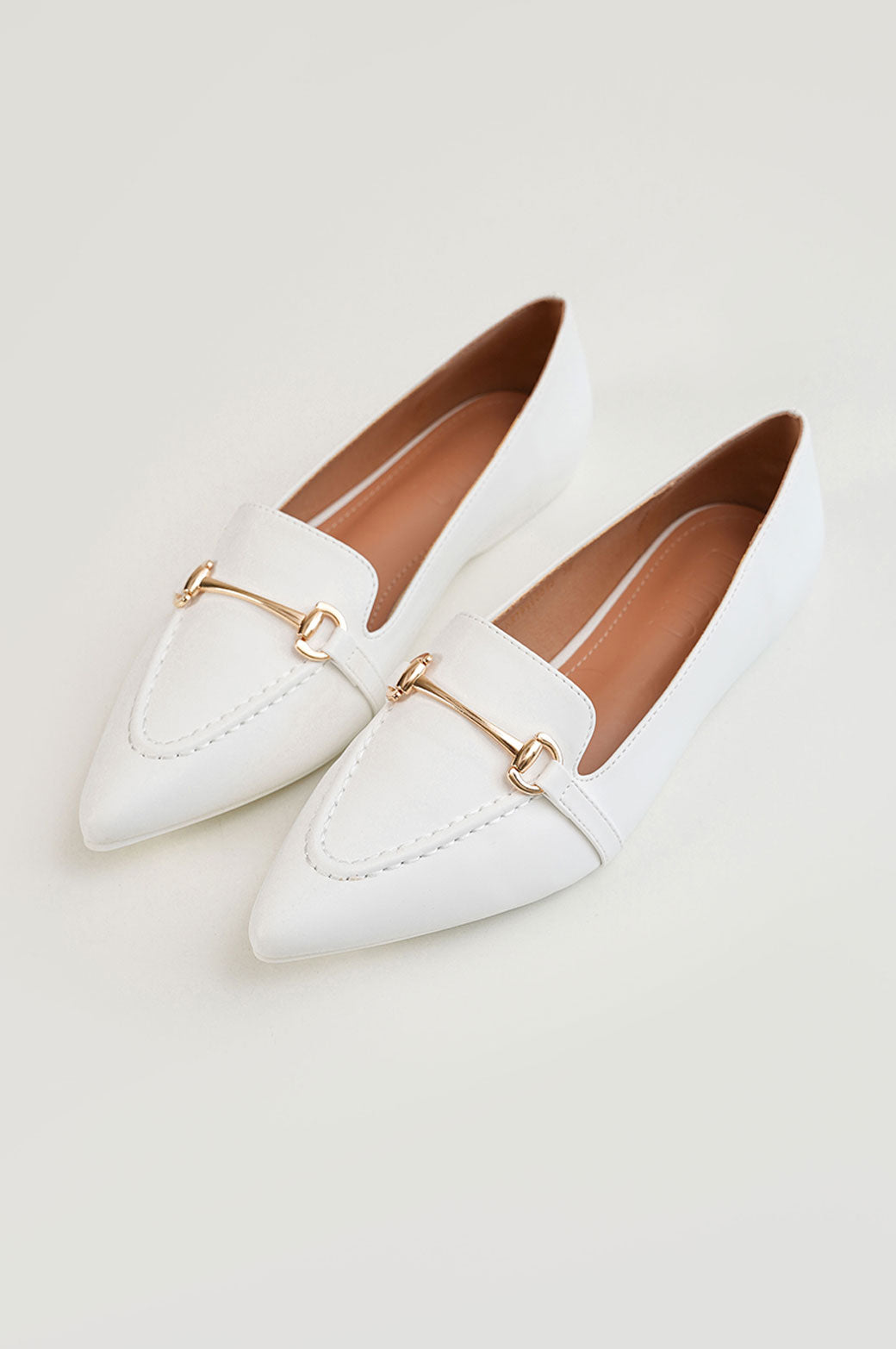 WHITE POINTED PUMPS